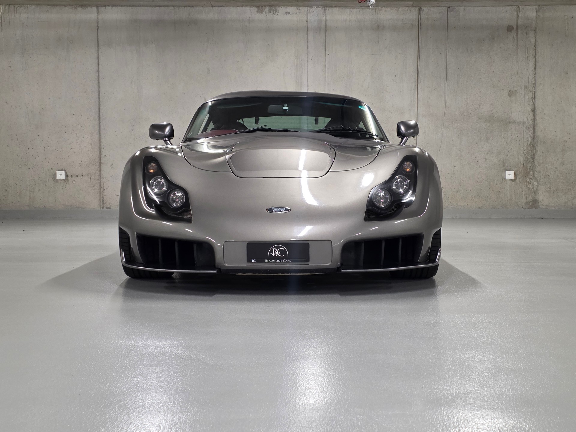 TVR SAGARIS-showroom-element-1