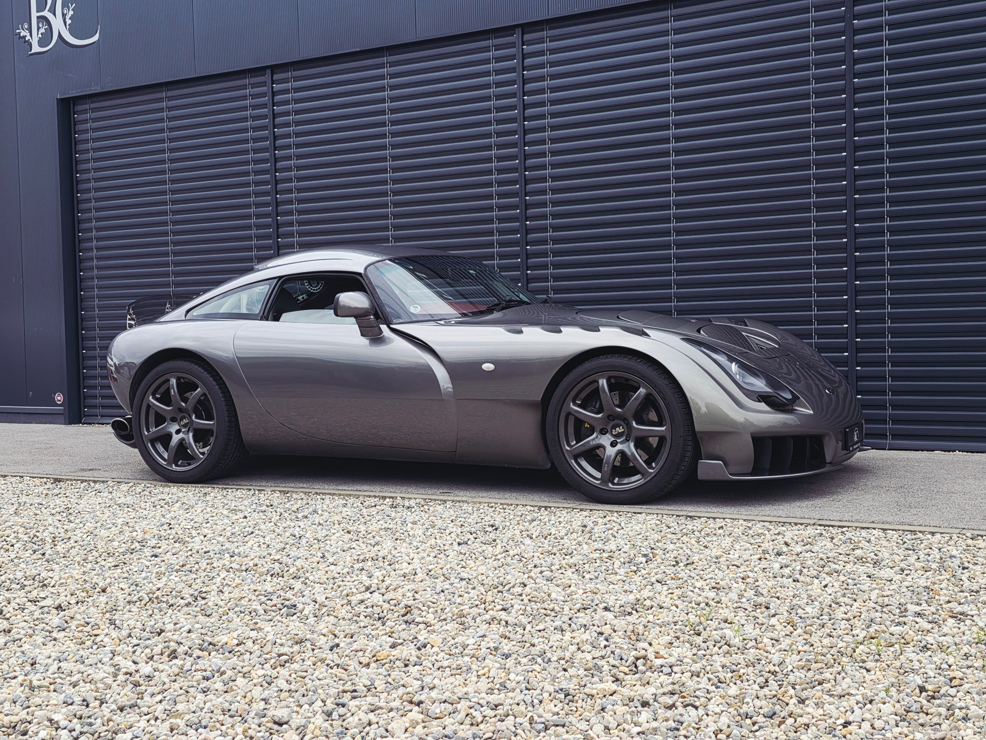 TVR SAGARIS-showroom-element-1