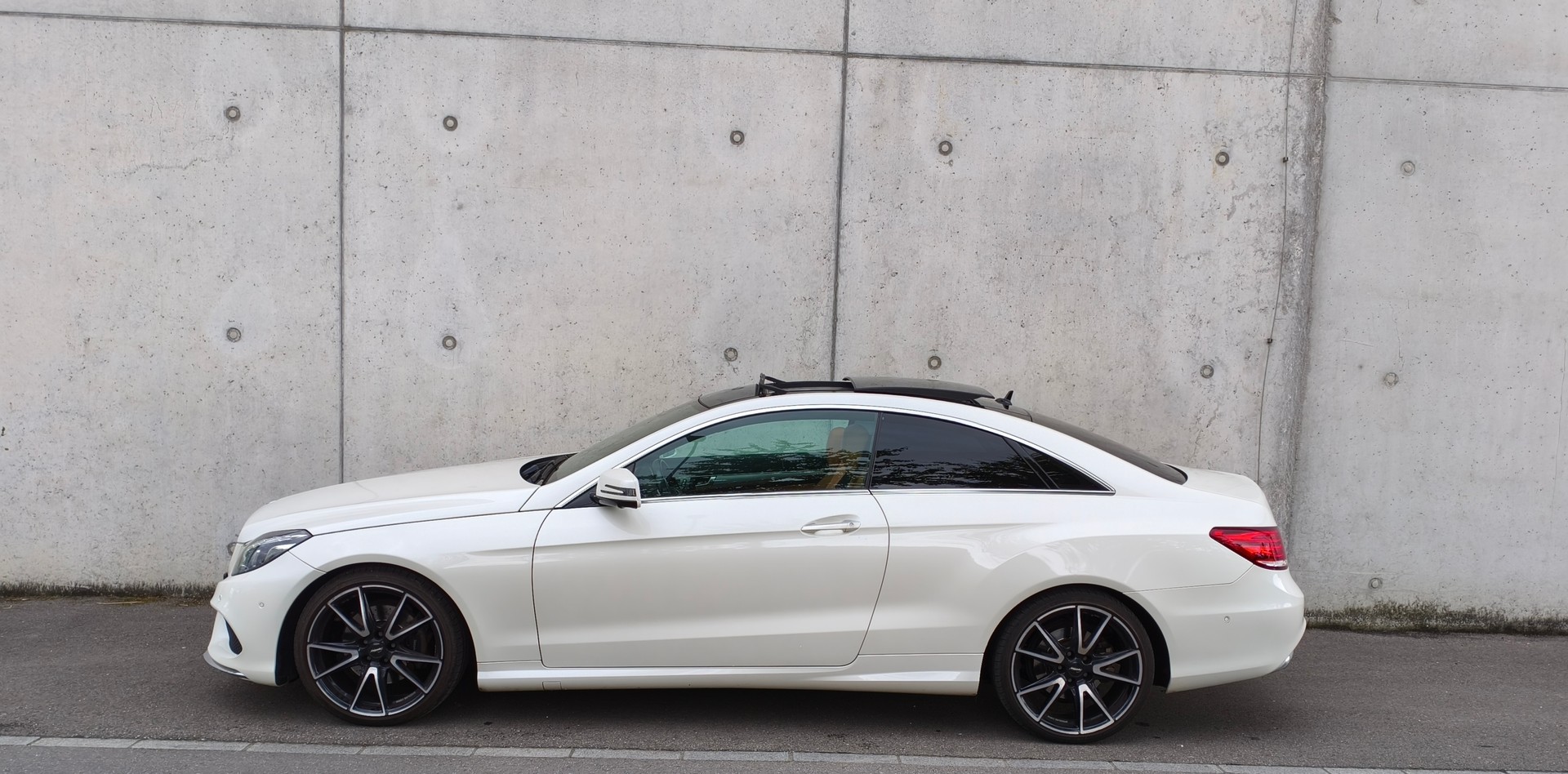 MERCEDES-BENZ E 350 4Matic 7G-Tronic AMG Line-image-2