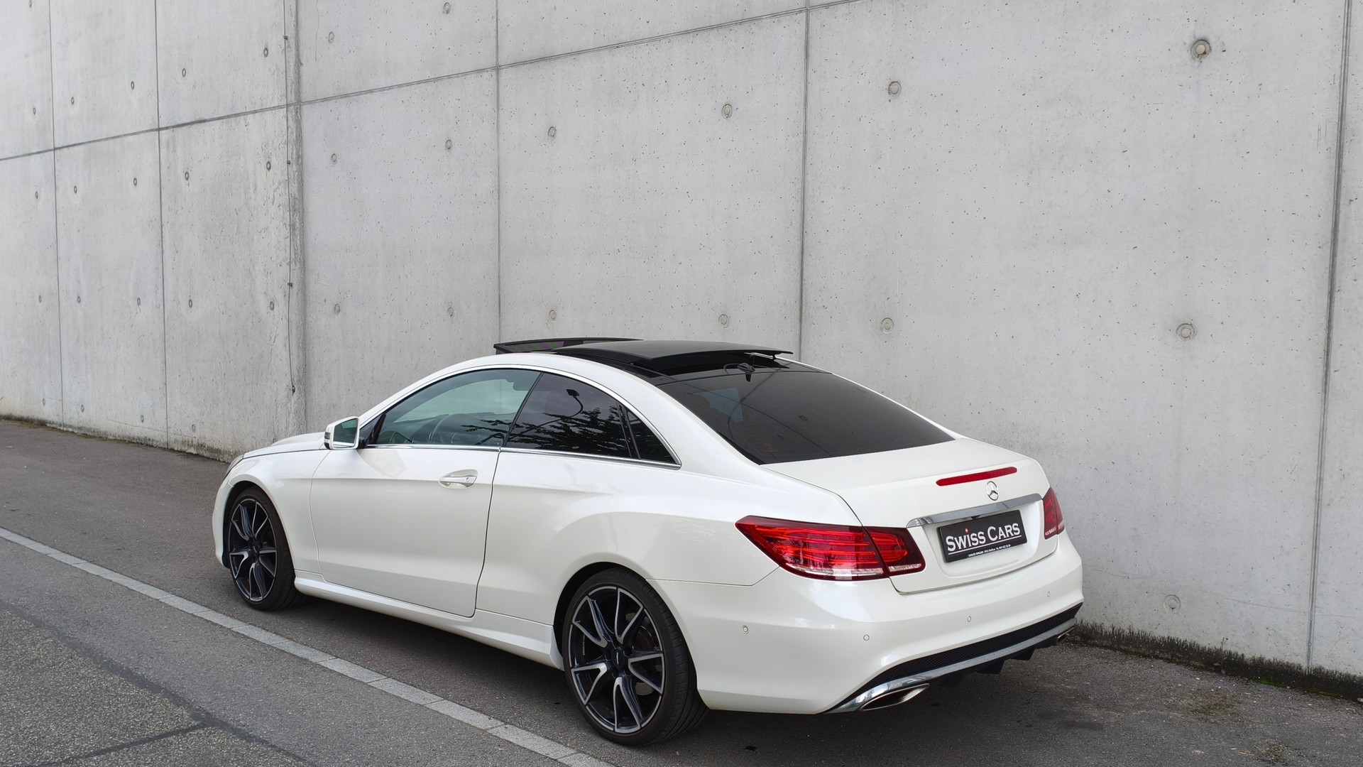 MERCEDES-BENZ E 350 4Matic 7G-Tronic AMG Line-image-3