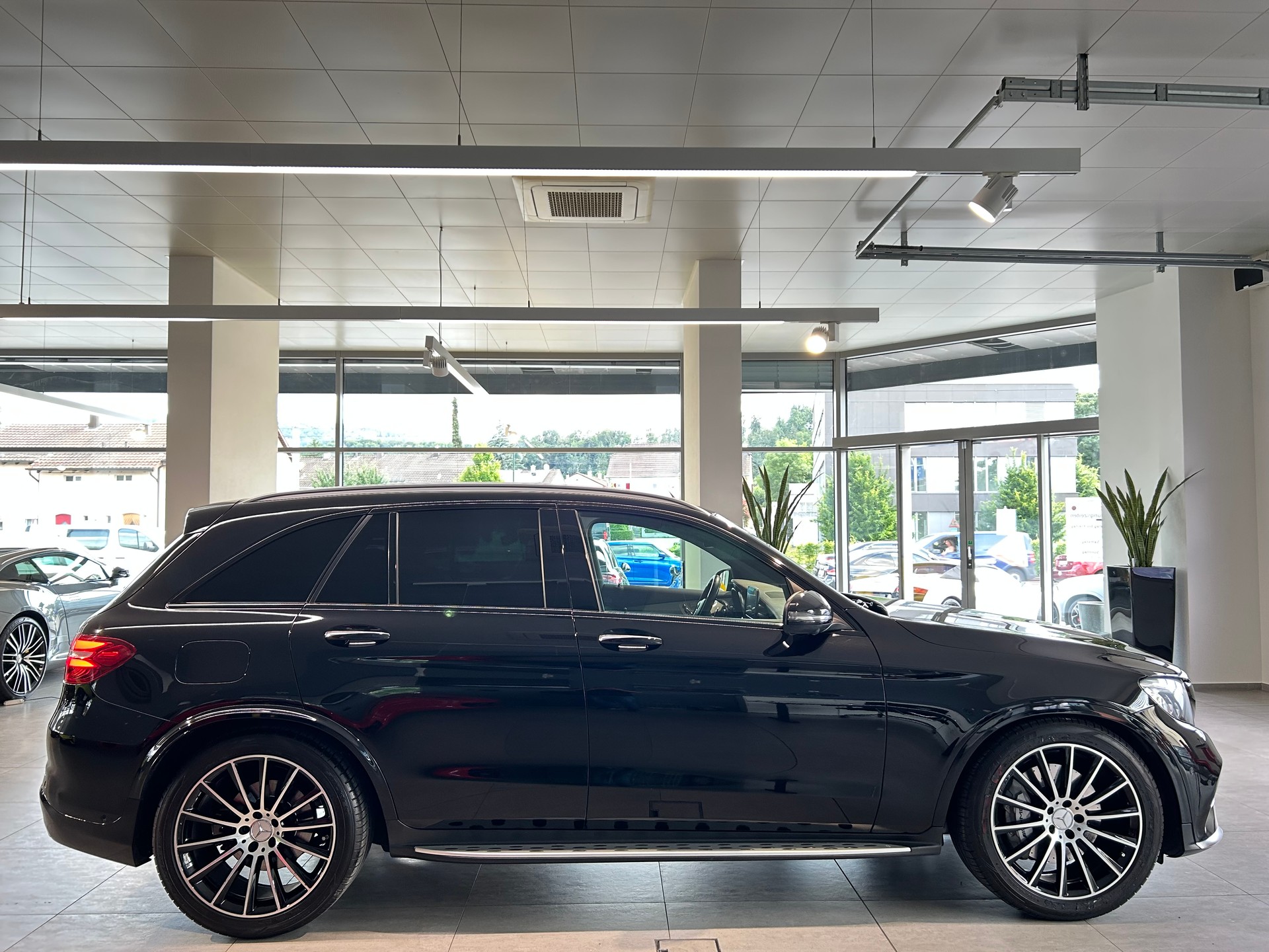 MERCEDES-BENZ GLC 43 AMG 4Matic 9G-Tronic-showroom-element-3