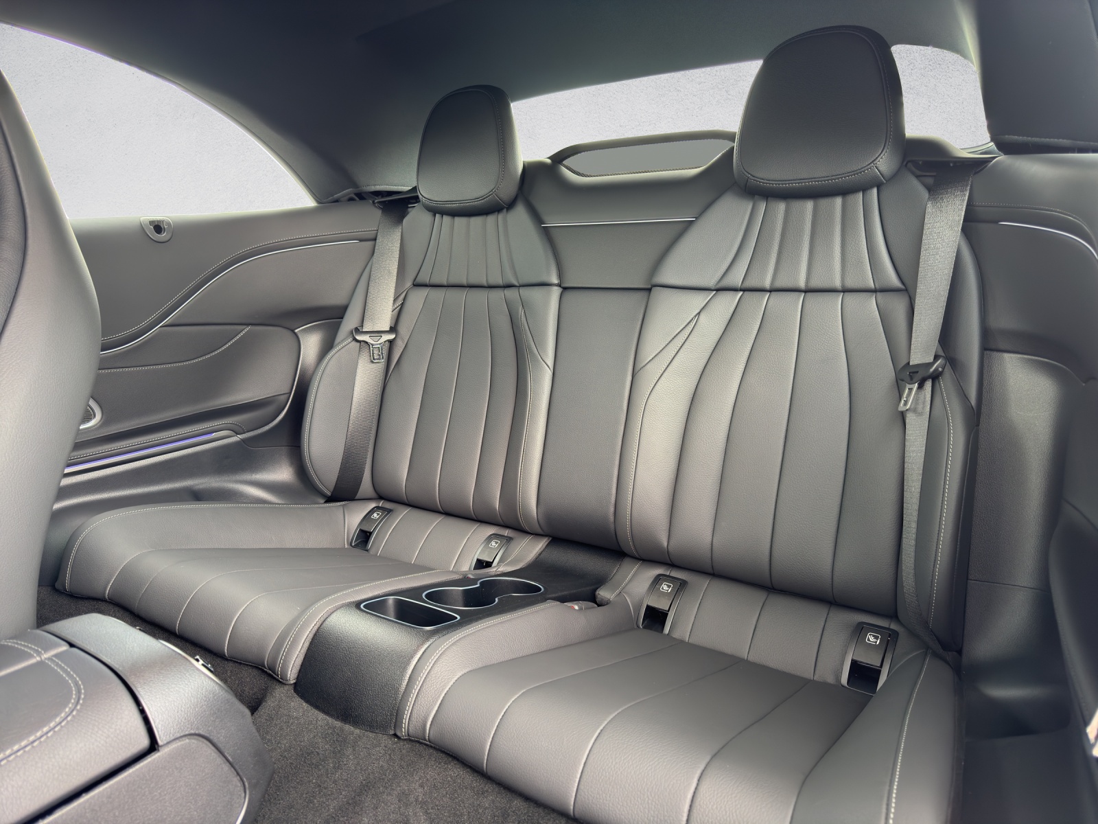 MERCEDES-BENZ CLE 300 AMG Line 4Matic Cabriolet-image-13