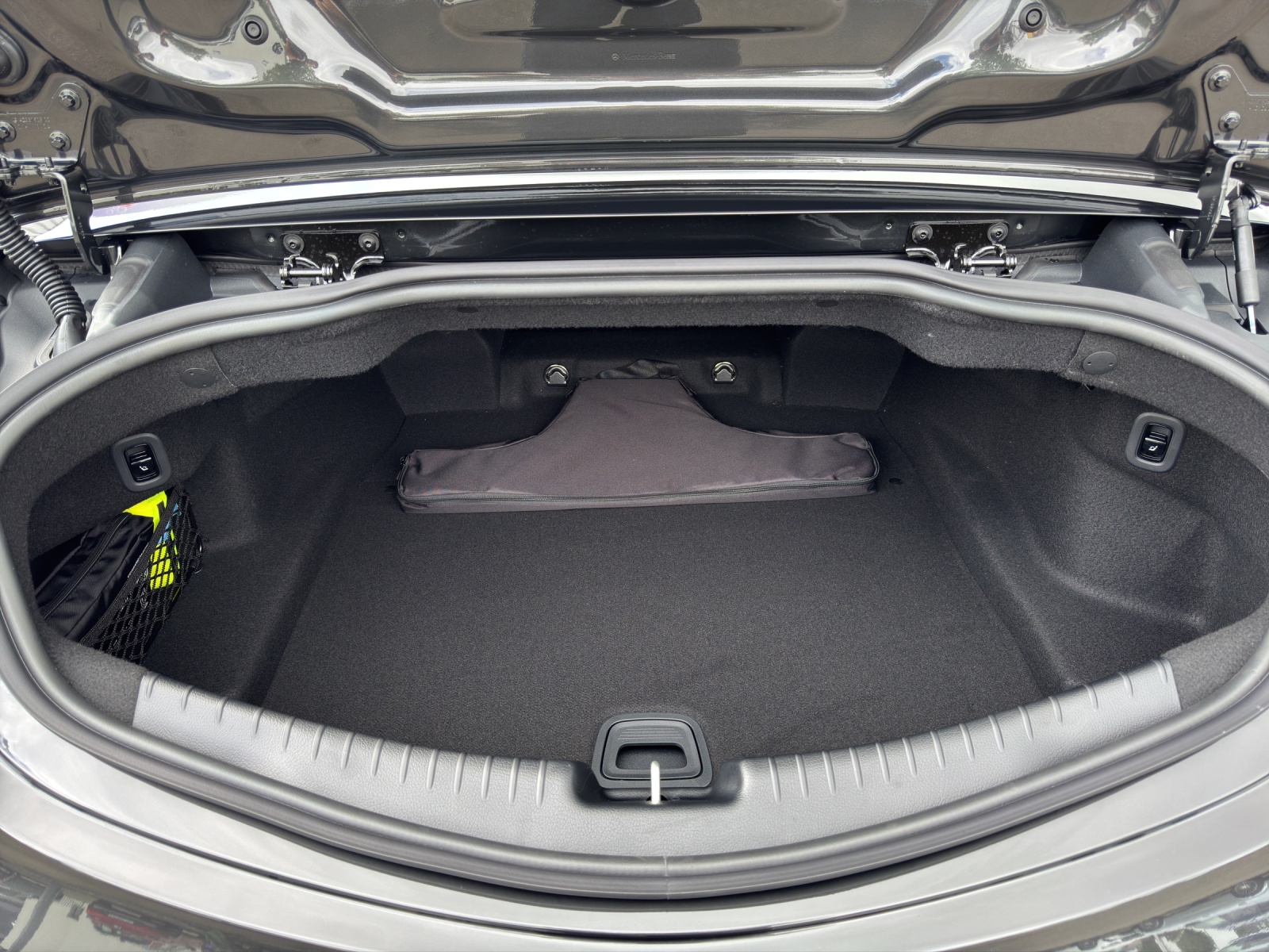 MERCEDES-BENZ CLE 300 AMG Line 4Matic Cabriolet-image-8