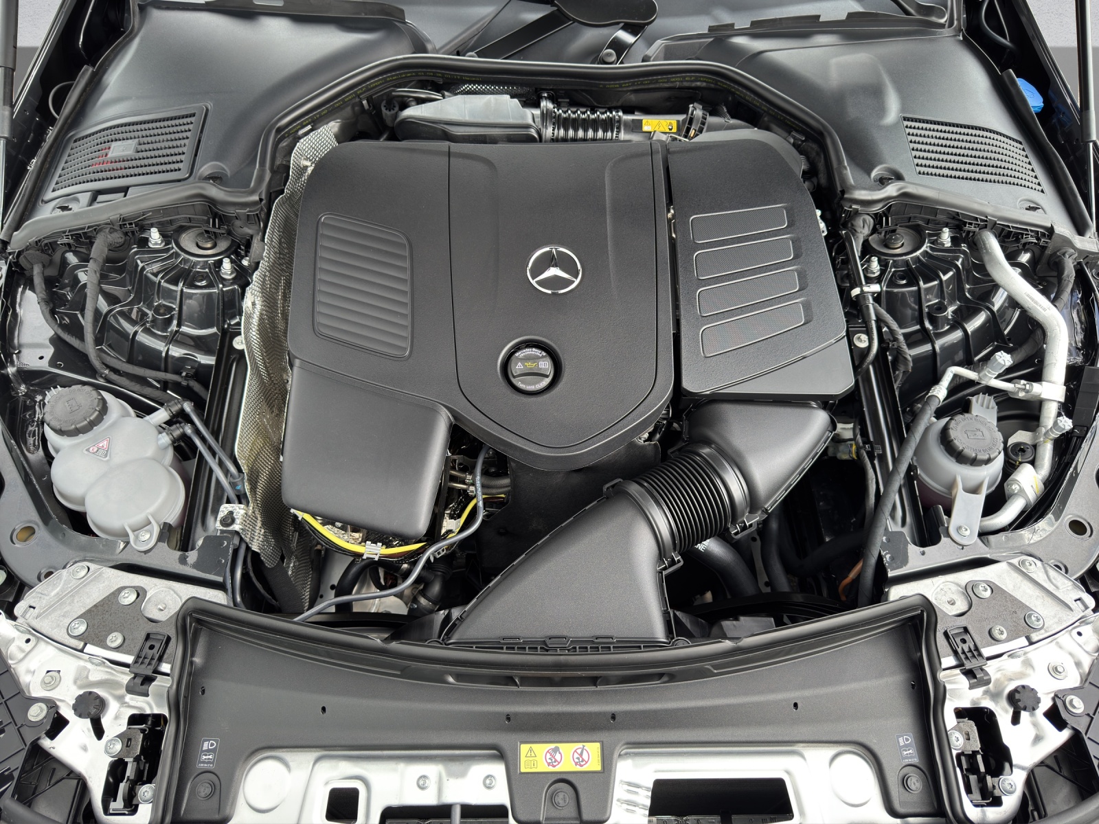 MERCEDES-BENZ CLE 300 AMG Line 4Matic Cabriolet-image-9