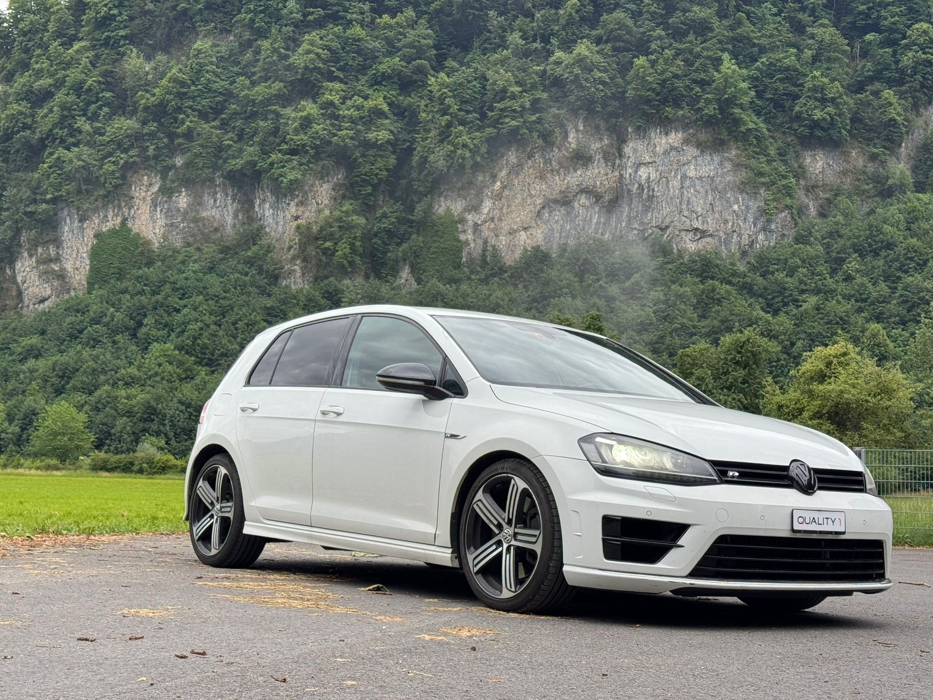 VW Golf 2.0 TSI R 4Motion DSG-showroom-element-2