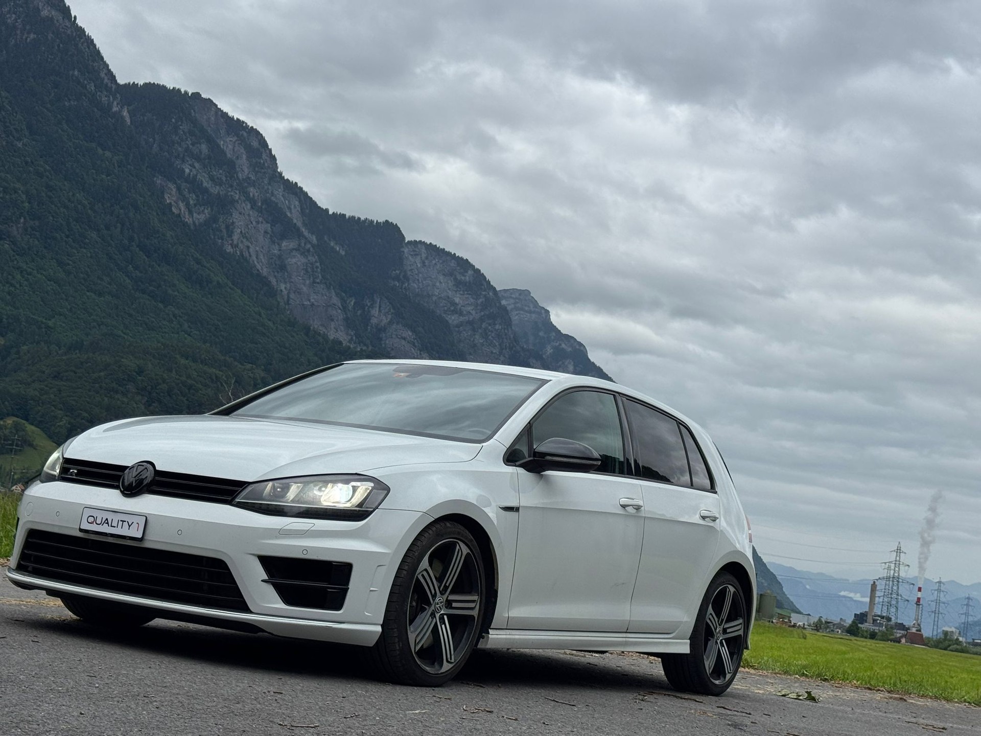 VW Golf 2.0 TSI R 4Motion DSG-showroom-element-1