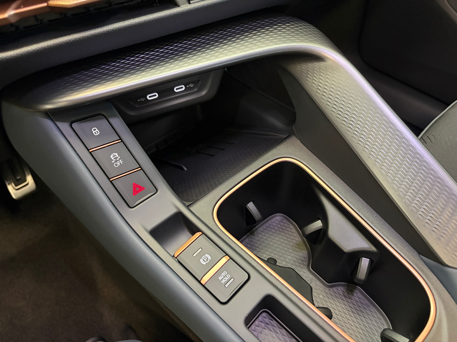 CUPRA Terramar 1.5 eTSI DSG PANORAMA HEAD-UP AHK-image-19