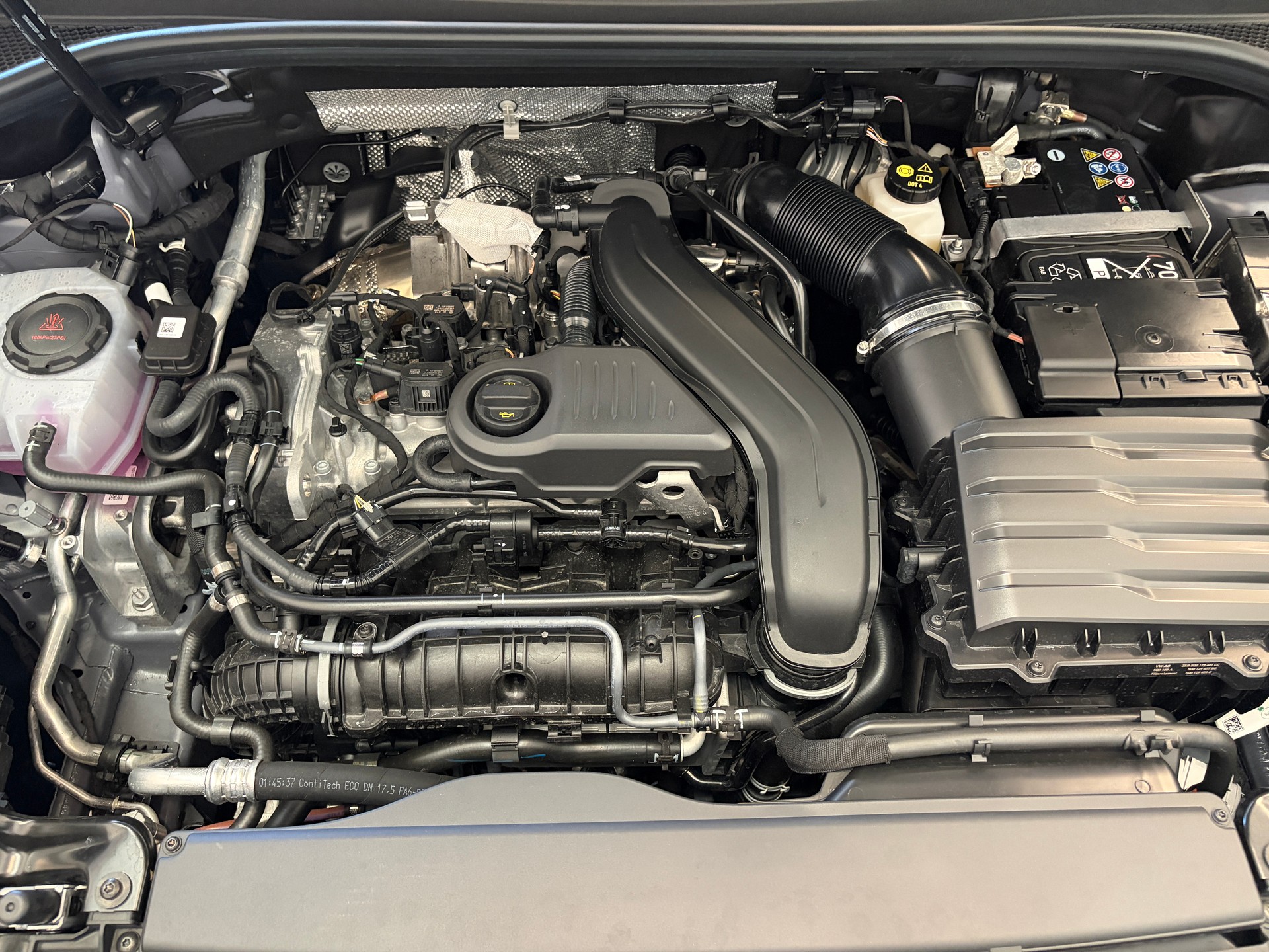 CUPRA Terramar 1.5 eTSI DSG PANORAMA HEAD-UP AHK-image-21