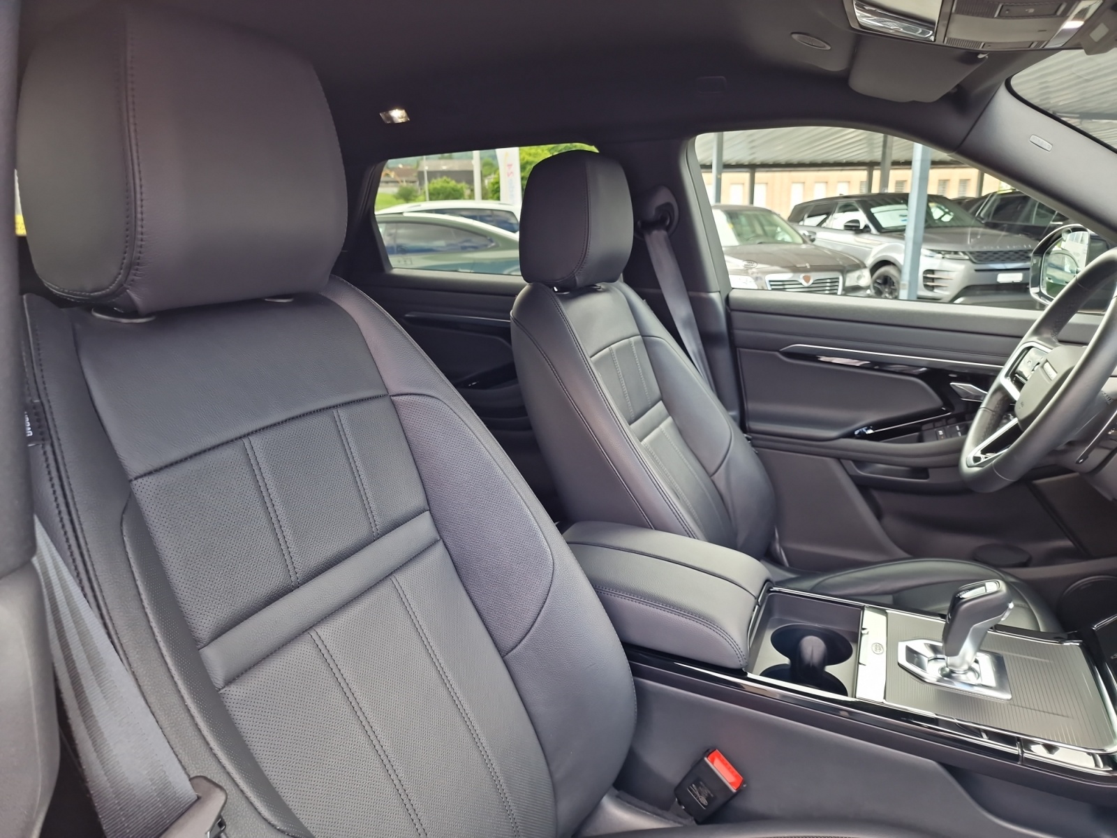 LAND ROVER Range Rover Evoque R-Dynamic P 200 SE BLACK EDITION-image-14
