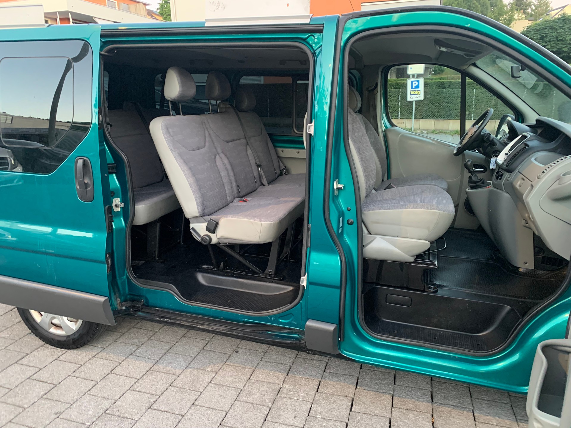 RENAULT Trafic 2.0 dCi L2H1 Grand Passenger Expression-image-7