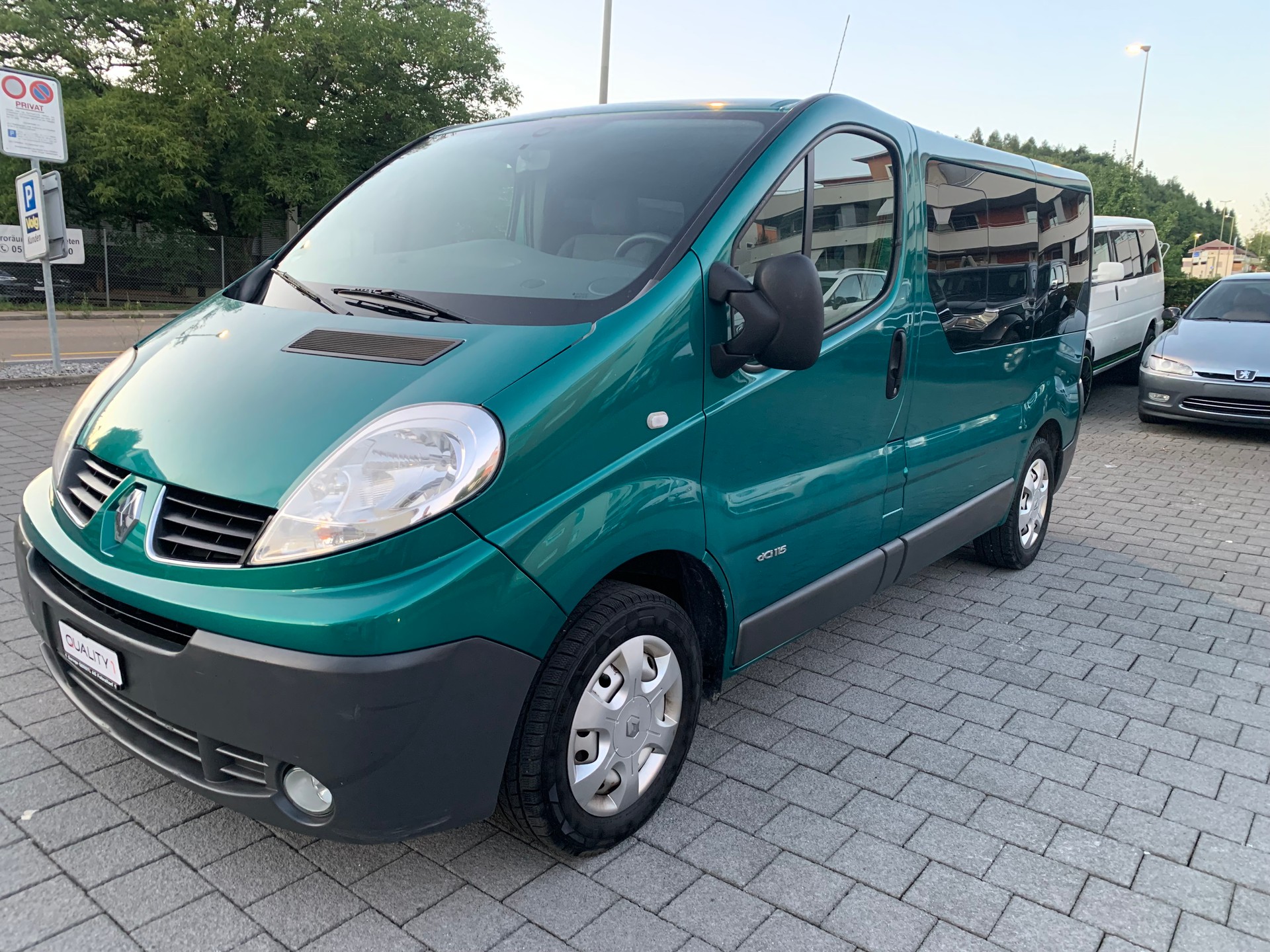 RENAULT Trafic 2.0 dCi L2H1 Grand Passenger Expression