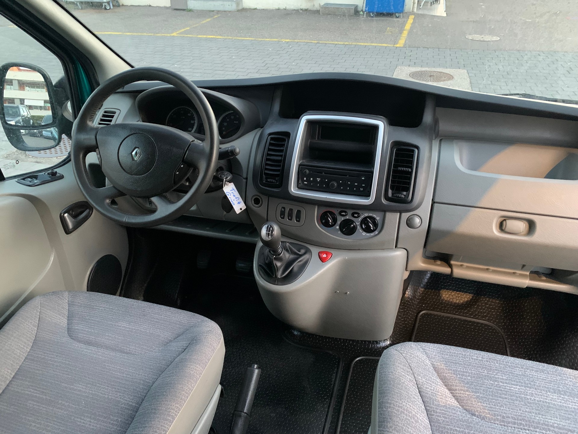 RENAULT Trafic 2.0 dCi L2H1 Grand Passenger Expression-image-9