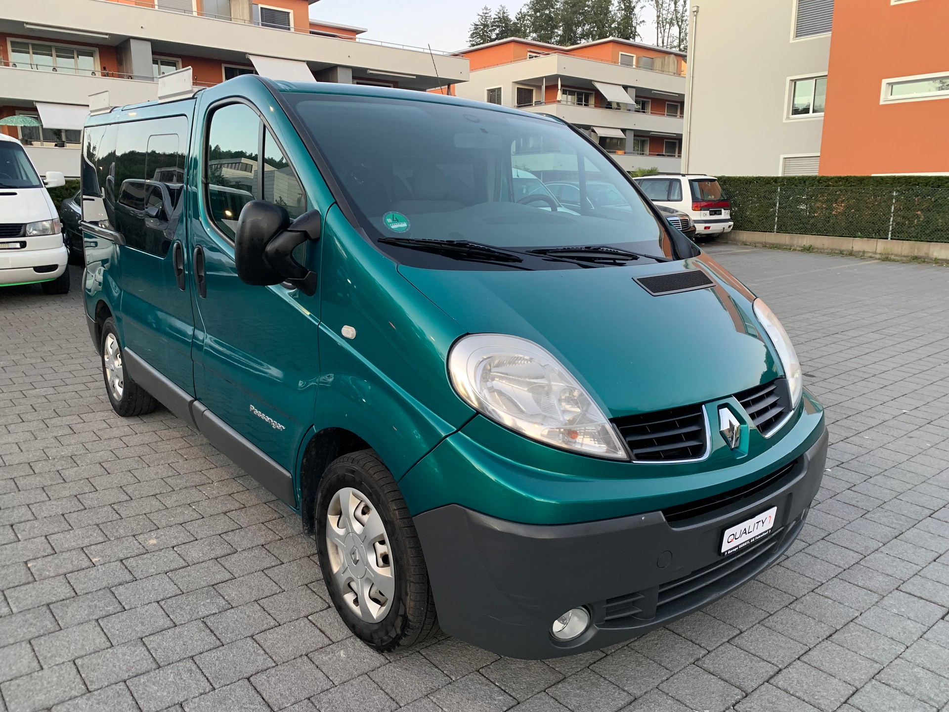 RENAULT Trafic 2.0 dCi L2H1 Grand Passenger Expression-image-1