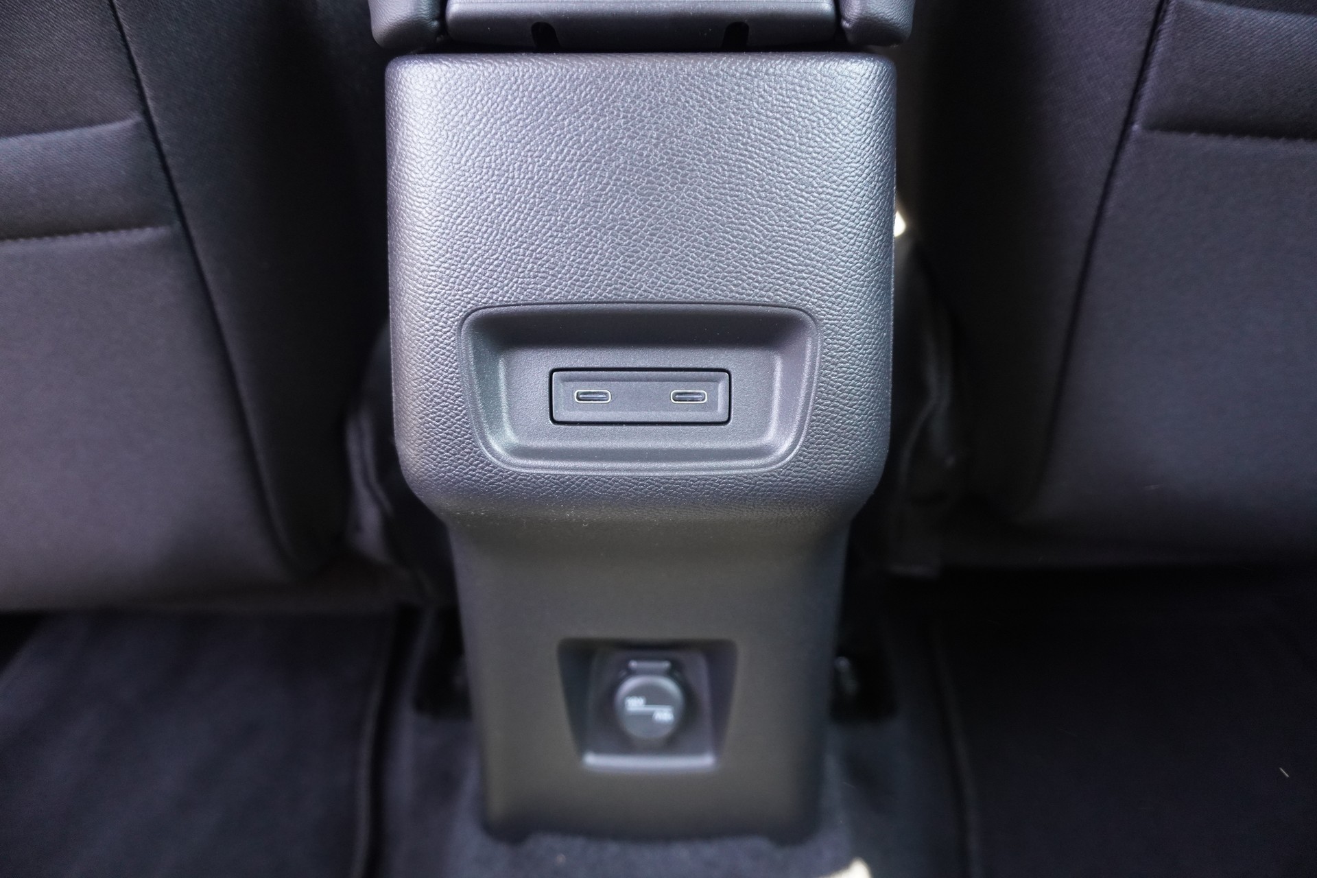 CITROEN C3 Aircross 1.2 MHEV Plus-image-17