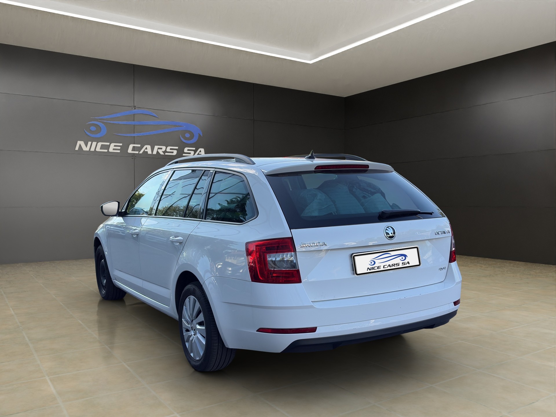 SKODA Octavia Combi 2.0 TDI Ambition 4x4 DSG-image-4