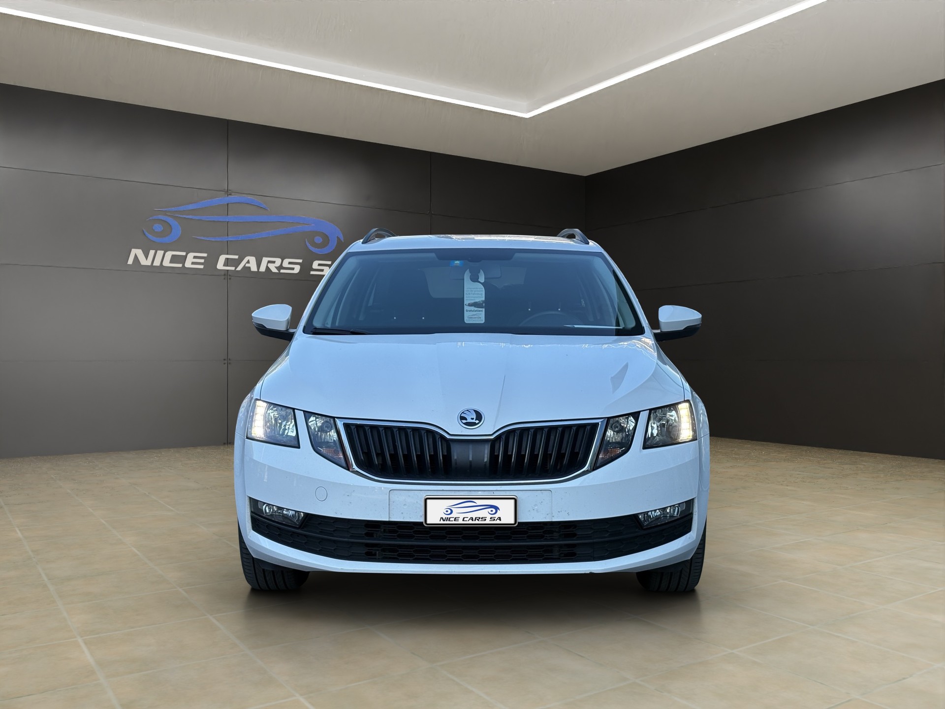 SKODA Octavia Combi 2.0 TDI Ambition 4x4 DSG-showroom-element-2