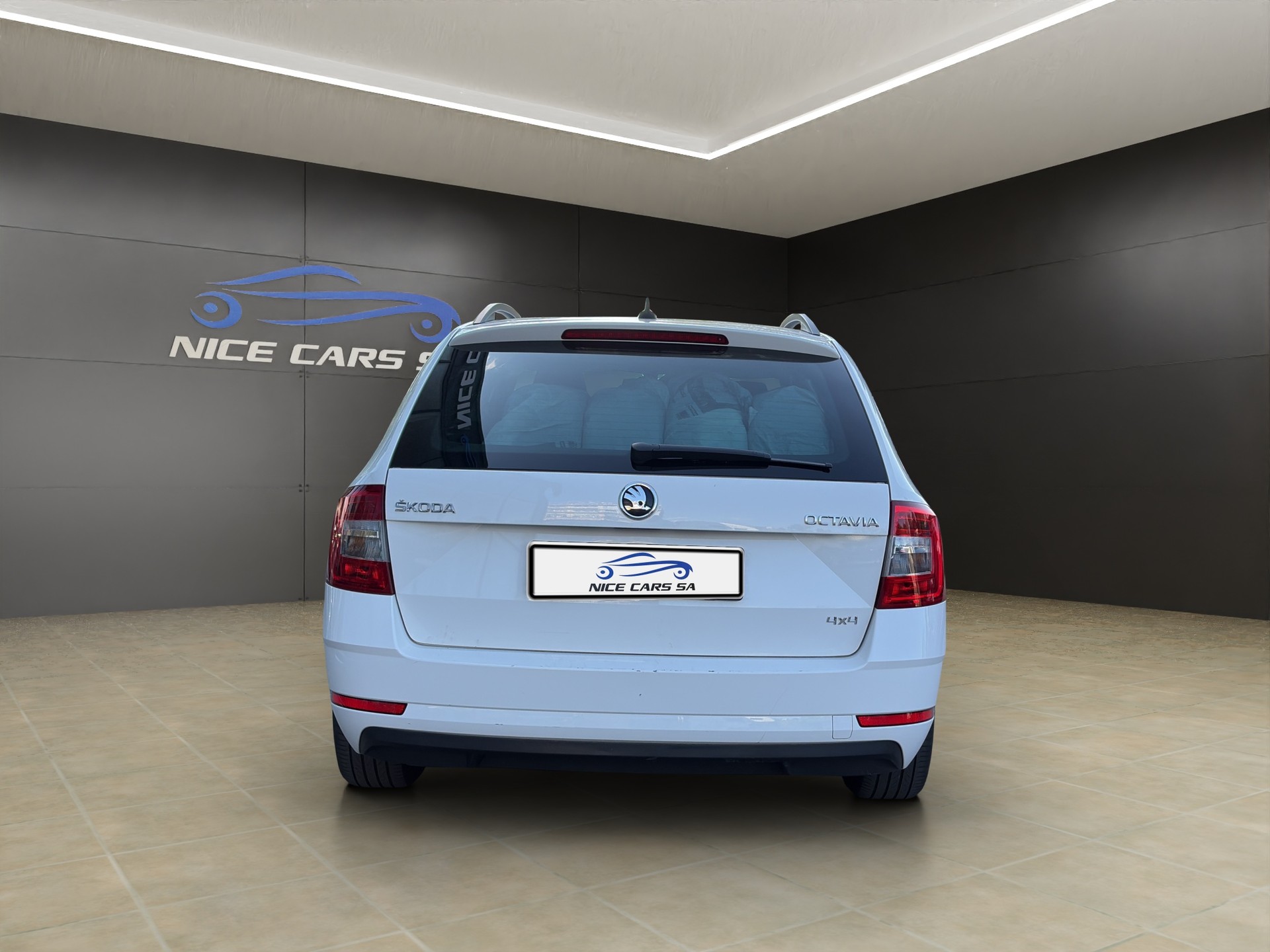 SKODA Octavia Combi 2.0 TDI Ambition 4x4 DSG-showroom-element-3