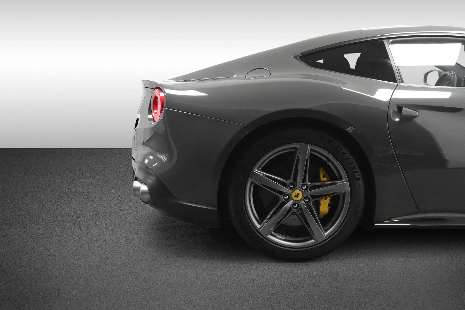 FERRARI F12 Berlinetta-image-9