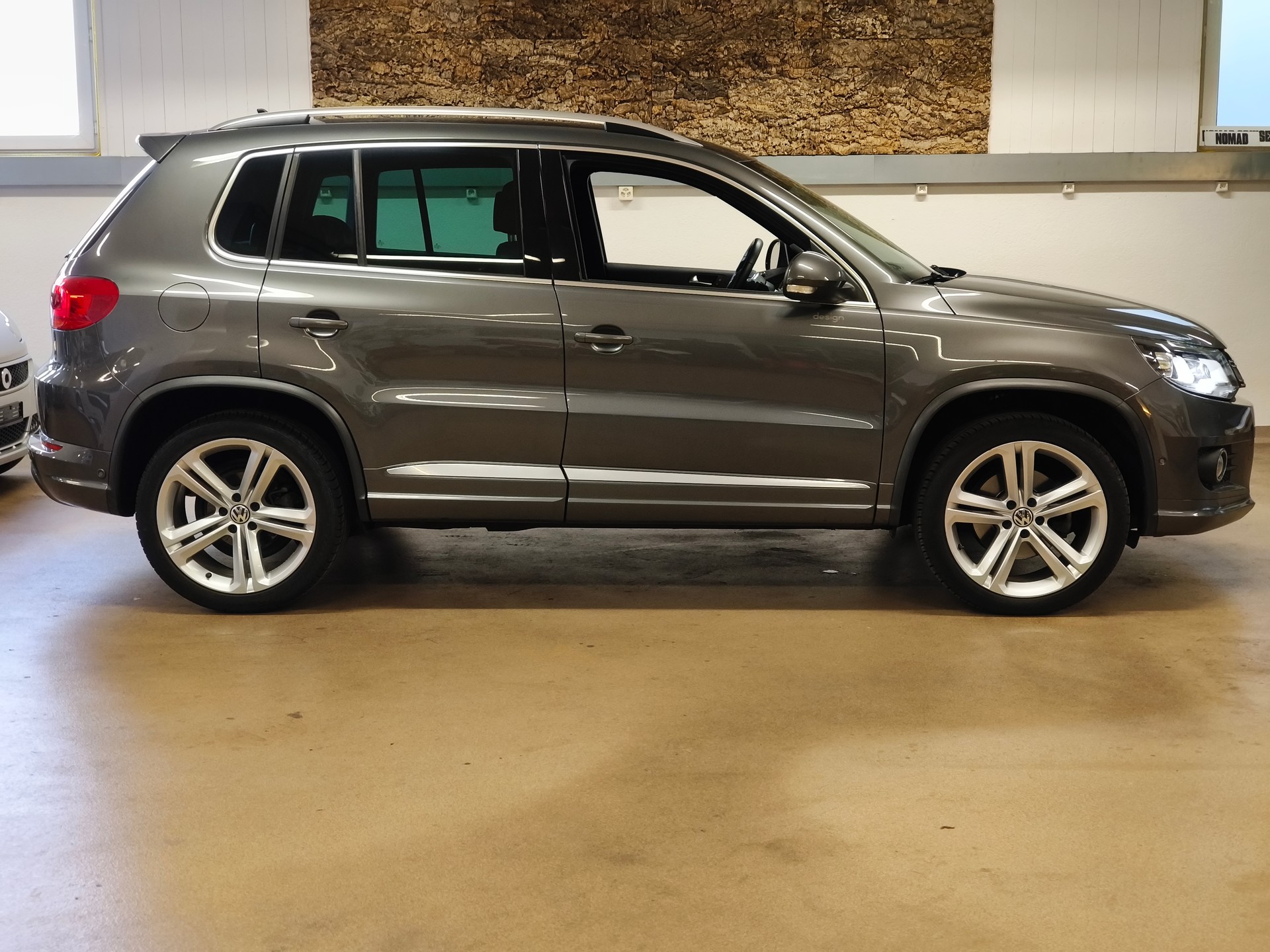VW Tiguan 2.0 TSI R-Line Design 4Motion DSG-image-9
