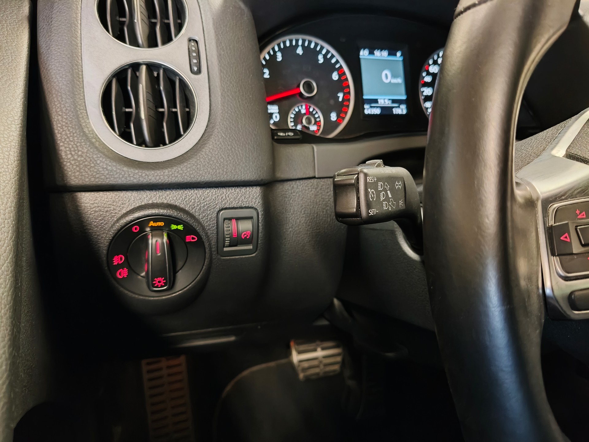 VW Tiguan 2.0 TSI R-Line Design 4Motion DSG-image-23
