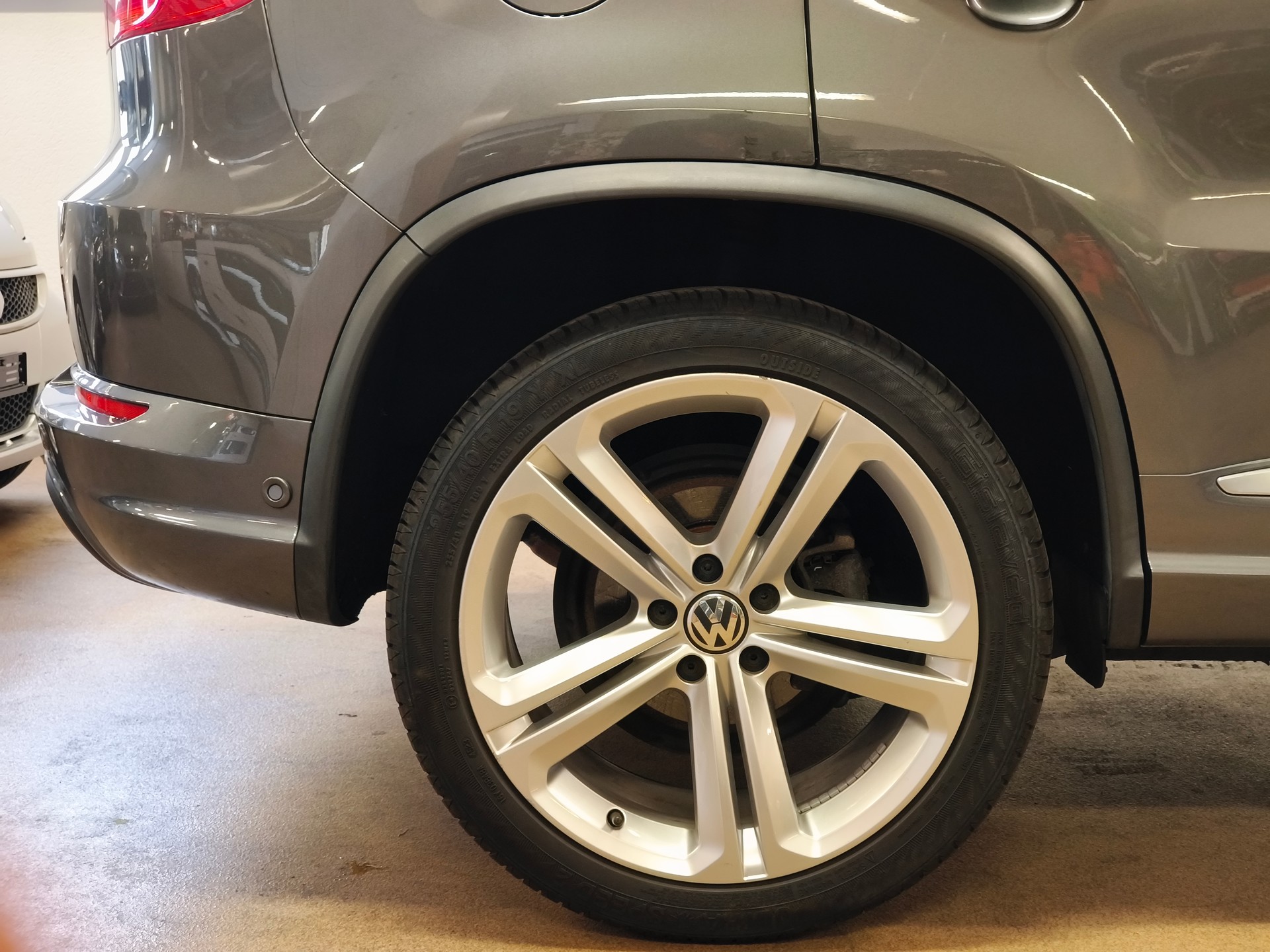 VW Tiguan 2.0 TSI R-Line Design 4Motion DSG-image-10