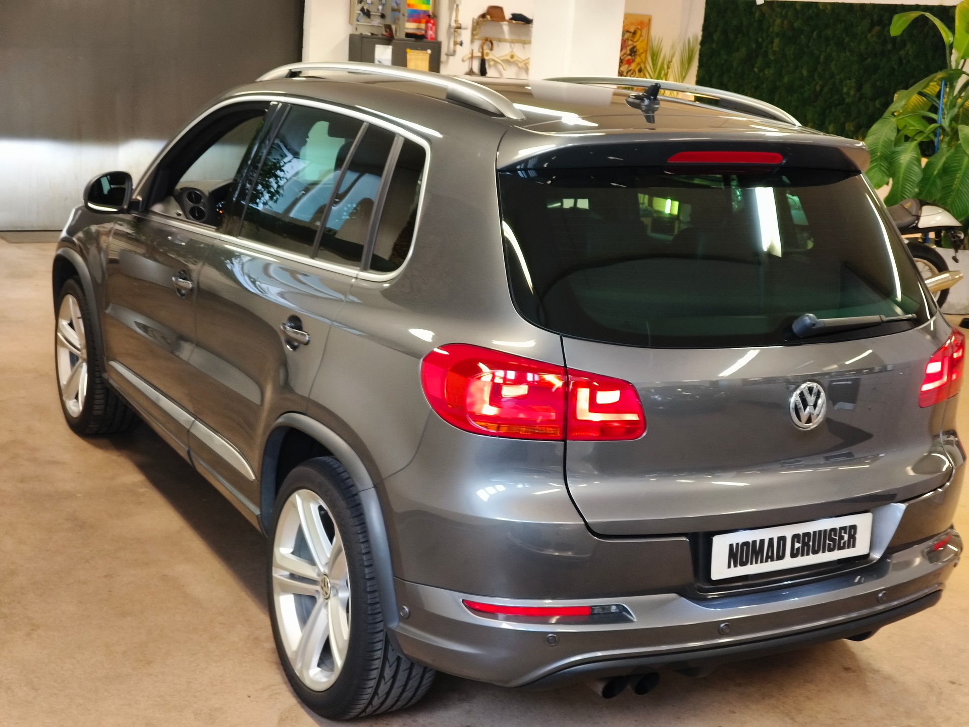 VW Tiguan 2.0 TSI R-Line Design 4Motion DSG-image-14