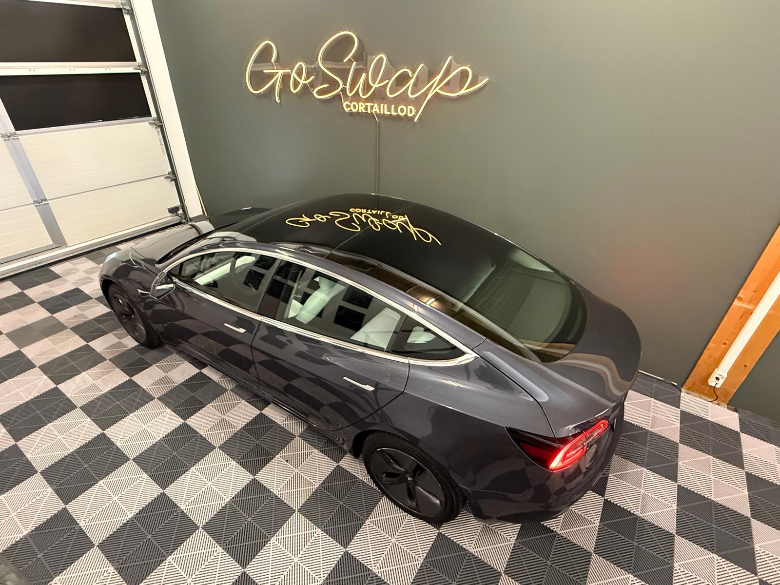 TESLA Model 3 Long Range Dual Motor AWD-showroom-element-2