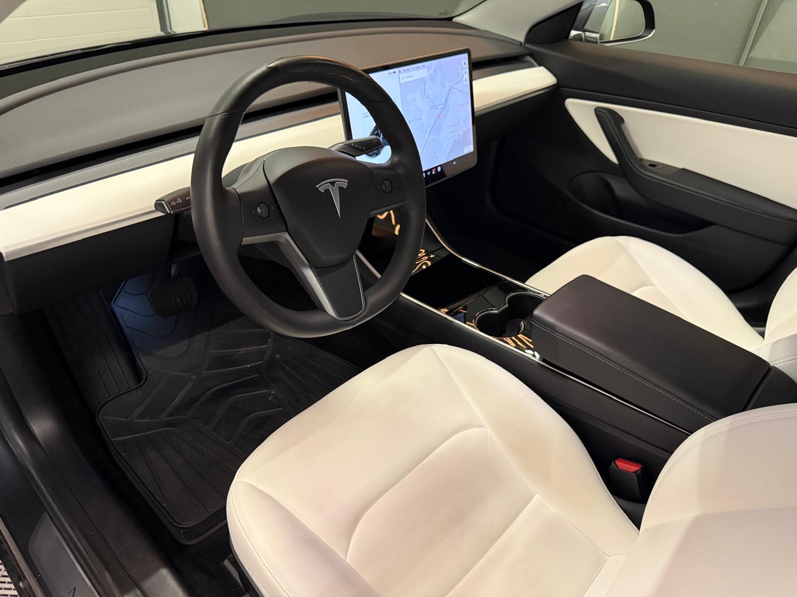 TESLA Model 3 Long Range Dual Motor AWD-showroom-element-1