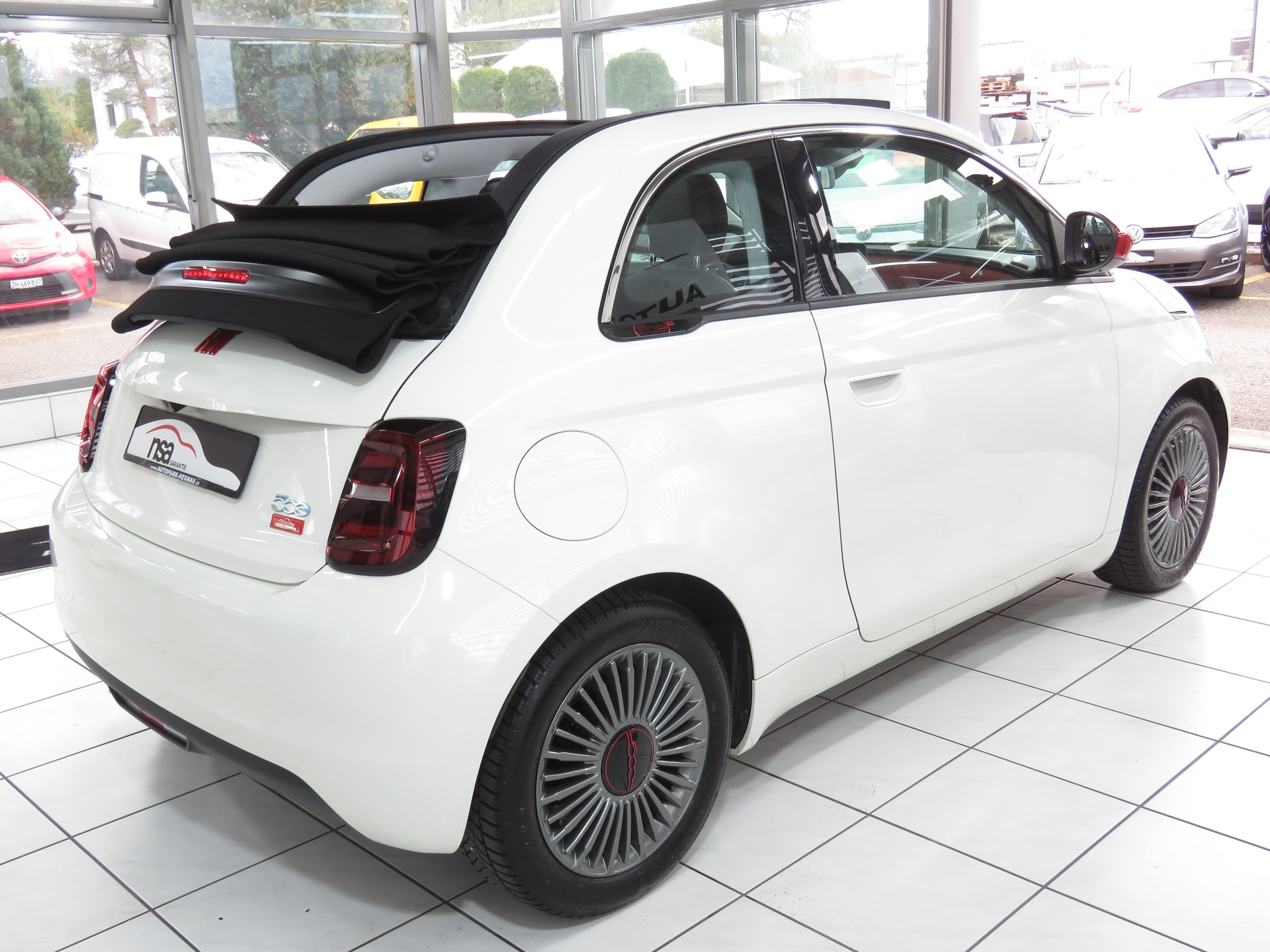 FIAT 500 C electric 87 kW Swiss Edition (Automat) (RW 298 km)-showroom-element-3
