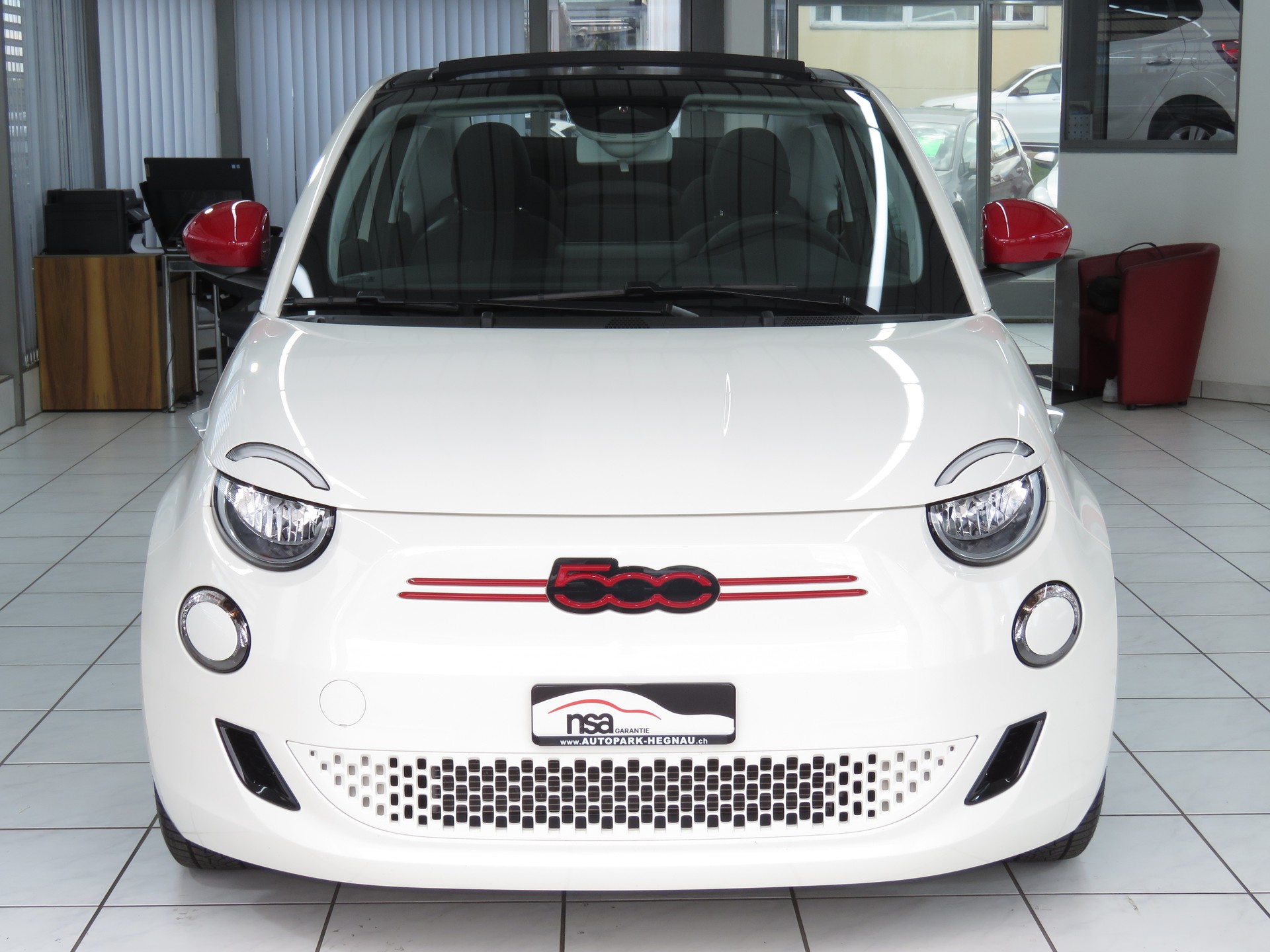 FIAT 500 C electric 87 kW Swiss Edition (Automat) (RW 298 km)-showroom-element-1