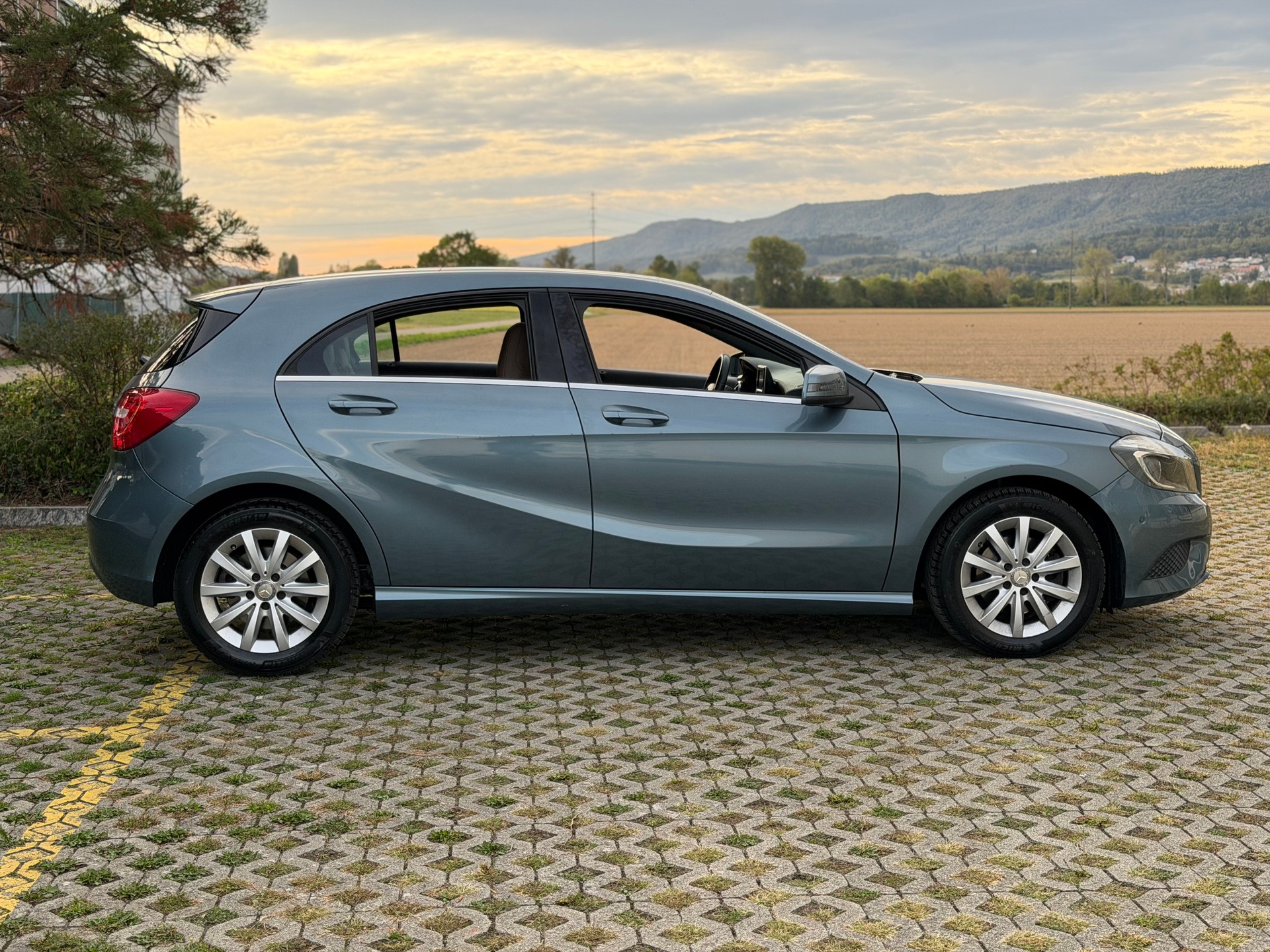 MERCEDES-BENZ A 220 CDI 4Matic 7G-DCT-showroom-element-3