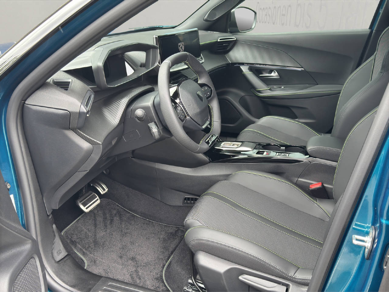 PEUGEOT 2008 1.2 Hybrid 145 GT-showroom-element-3