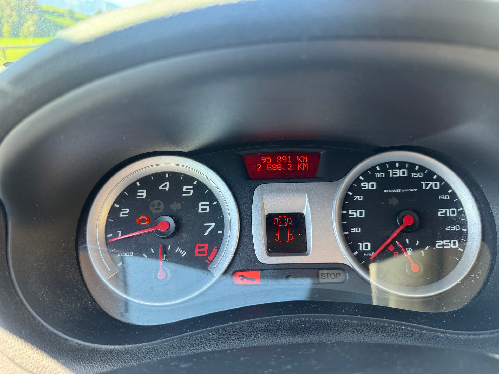 RENAULT Clio 2.0 16V Sport-image-11