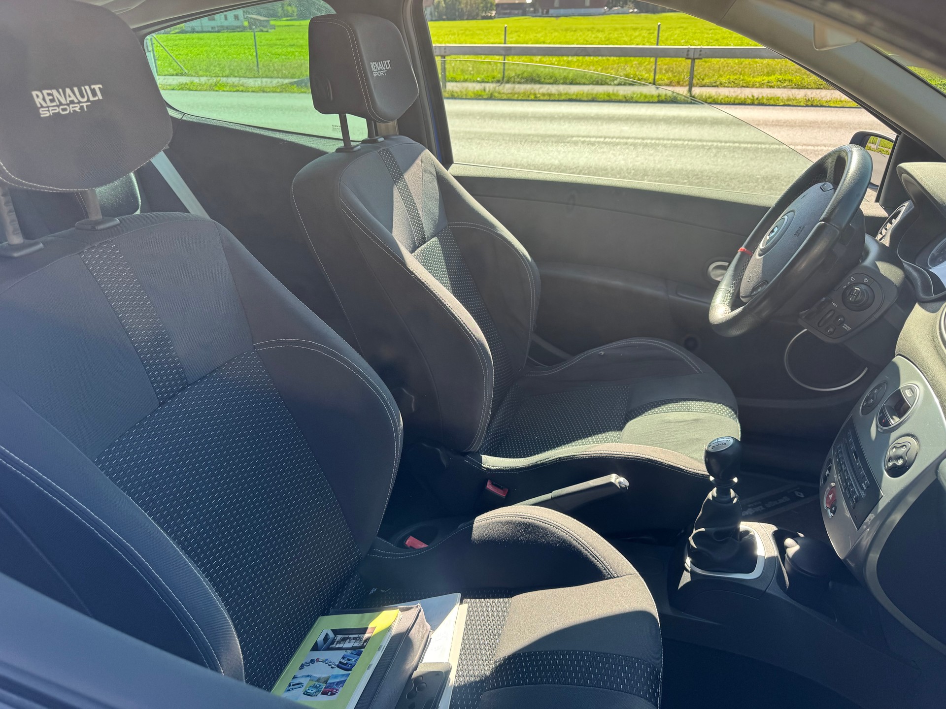 RENAULT Clio 2.0 16V Sport-image-10