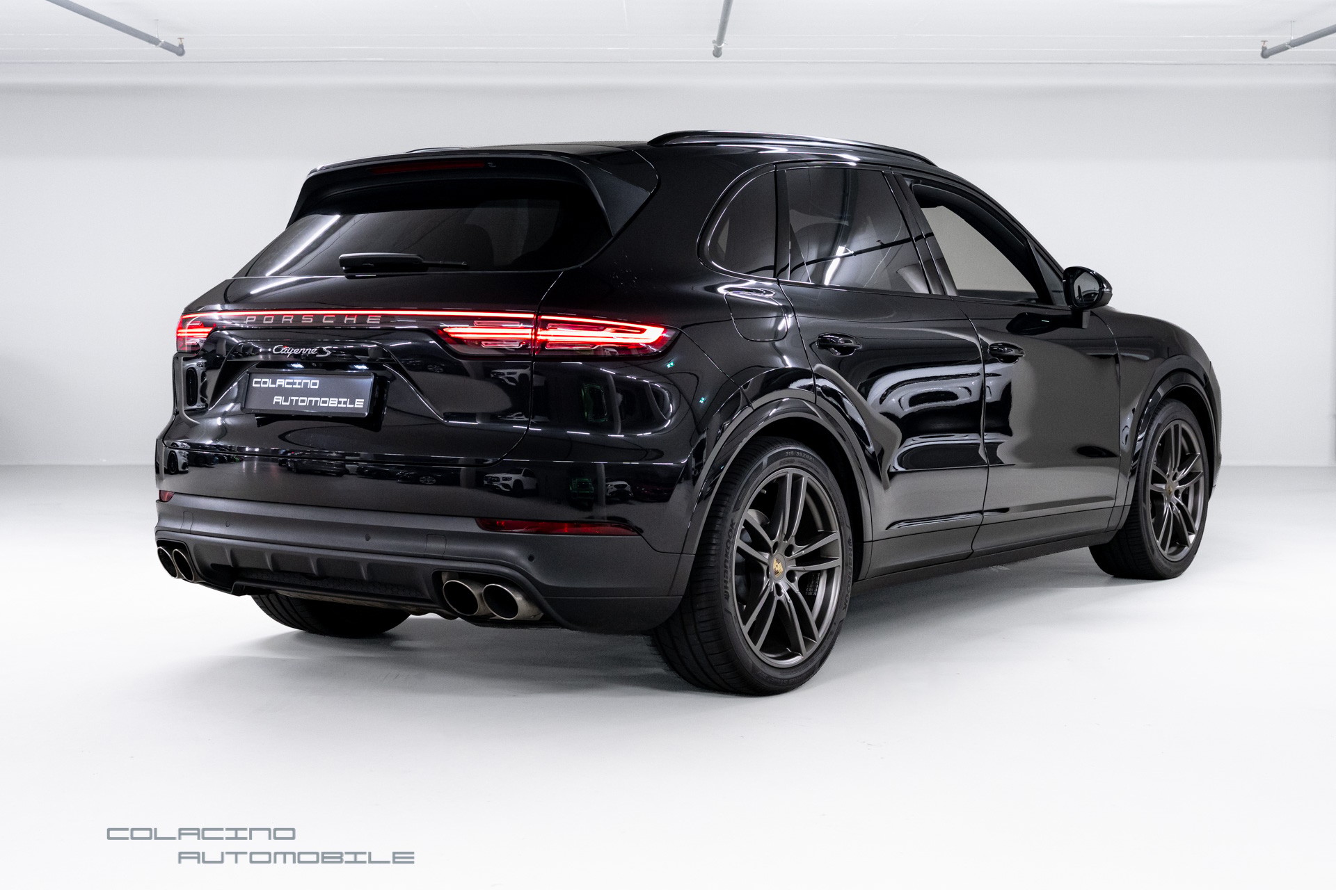 PORSCHE Cayenne S-showroom-element-1
