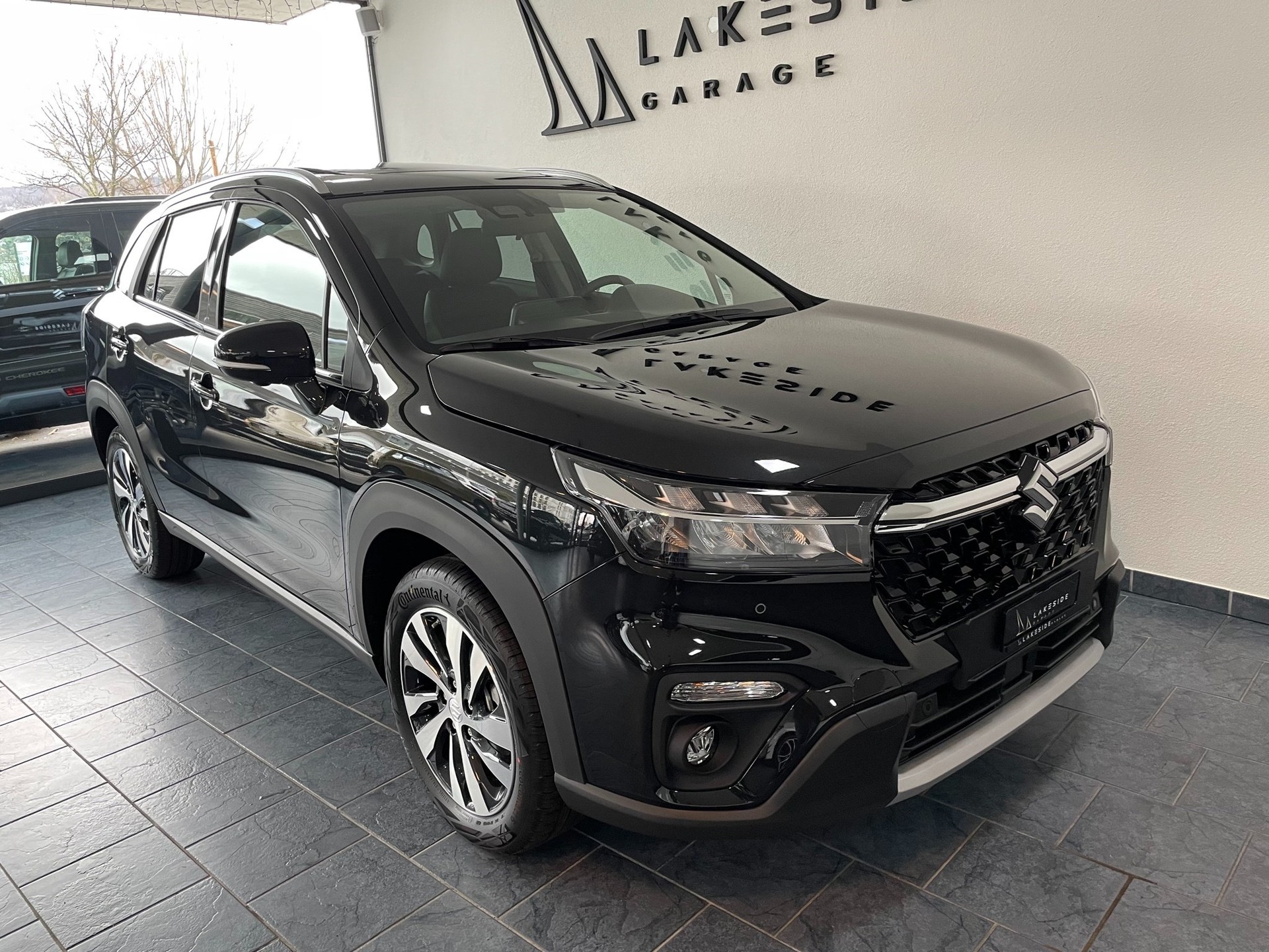 SUZUKI S-Cross 1.5 Compact Top Hybrid-showroom-element-2