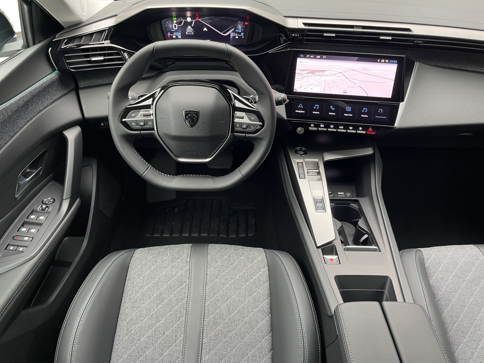 PEUGEOT 408 1.2 PureTech Allure Pack EAT8-image-11