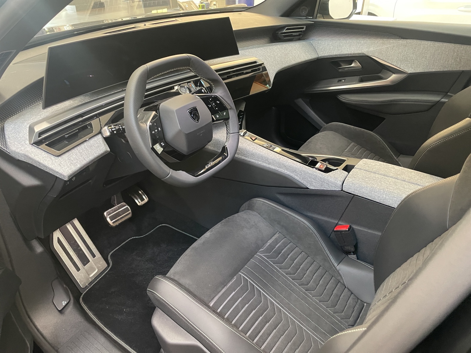 PEUGEOT 3008 e-GT-showroom-element-3