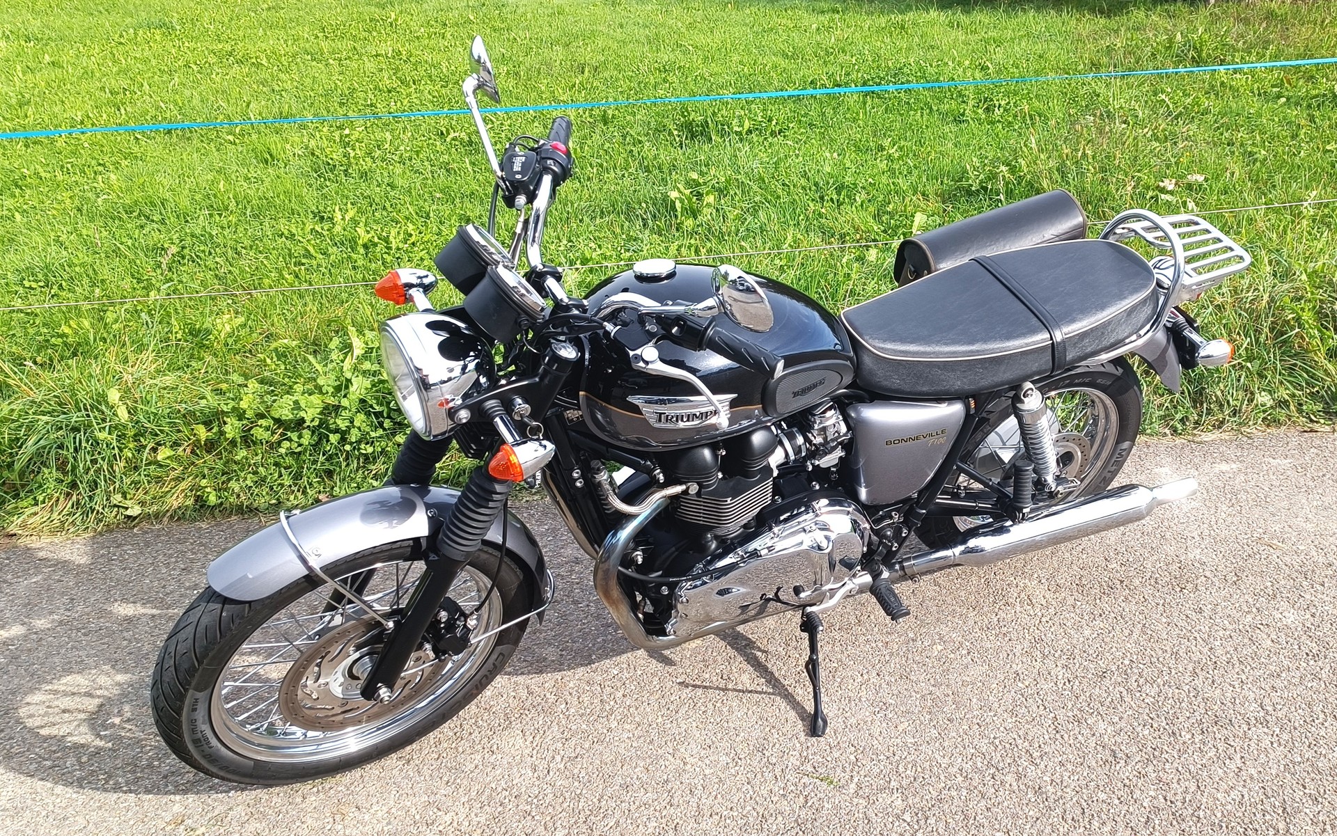TRIUMPH Bonneville 900 i T 100-image-1