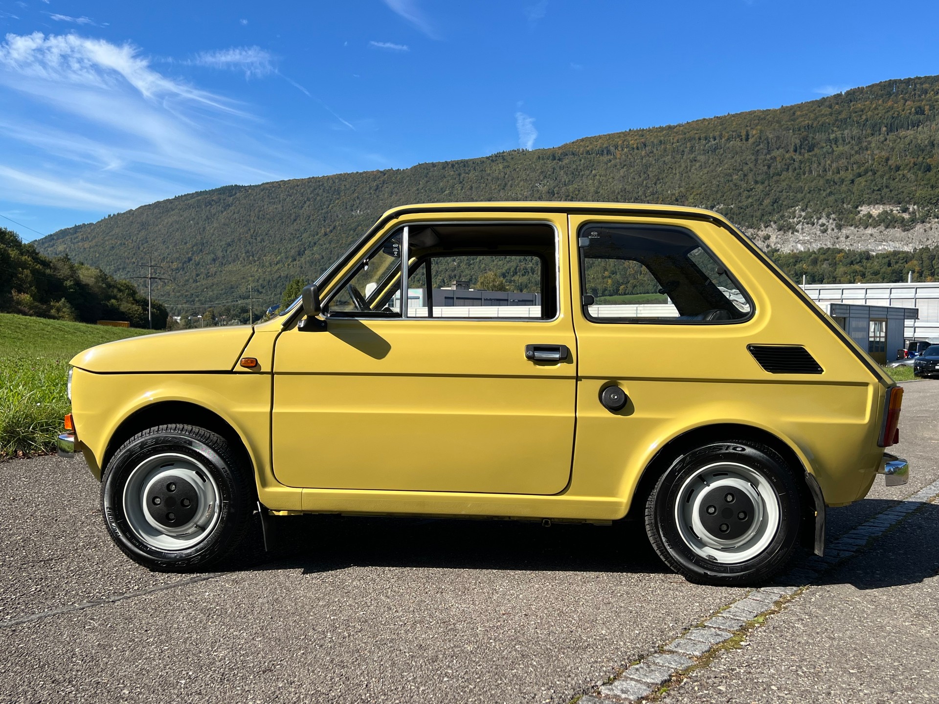 FIAT FIAT 126 A1 MIT NUR 30`000 KM. ÜBER 9000.- INVESTIERT !! FAST WIE NEU !! LÄUFT TOP !! KEIN ROST !!-showroom-element-1