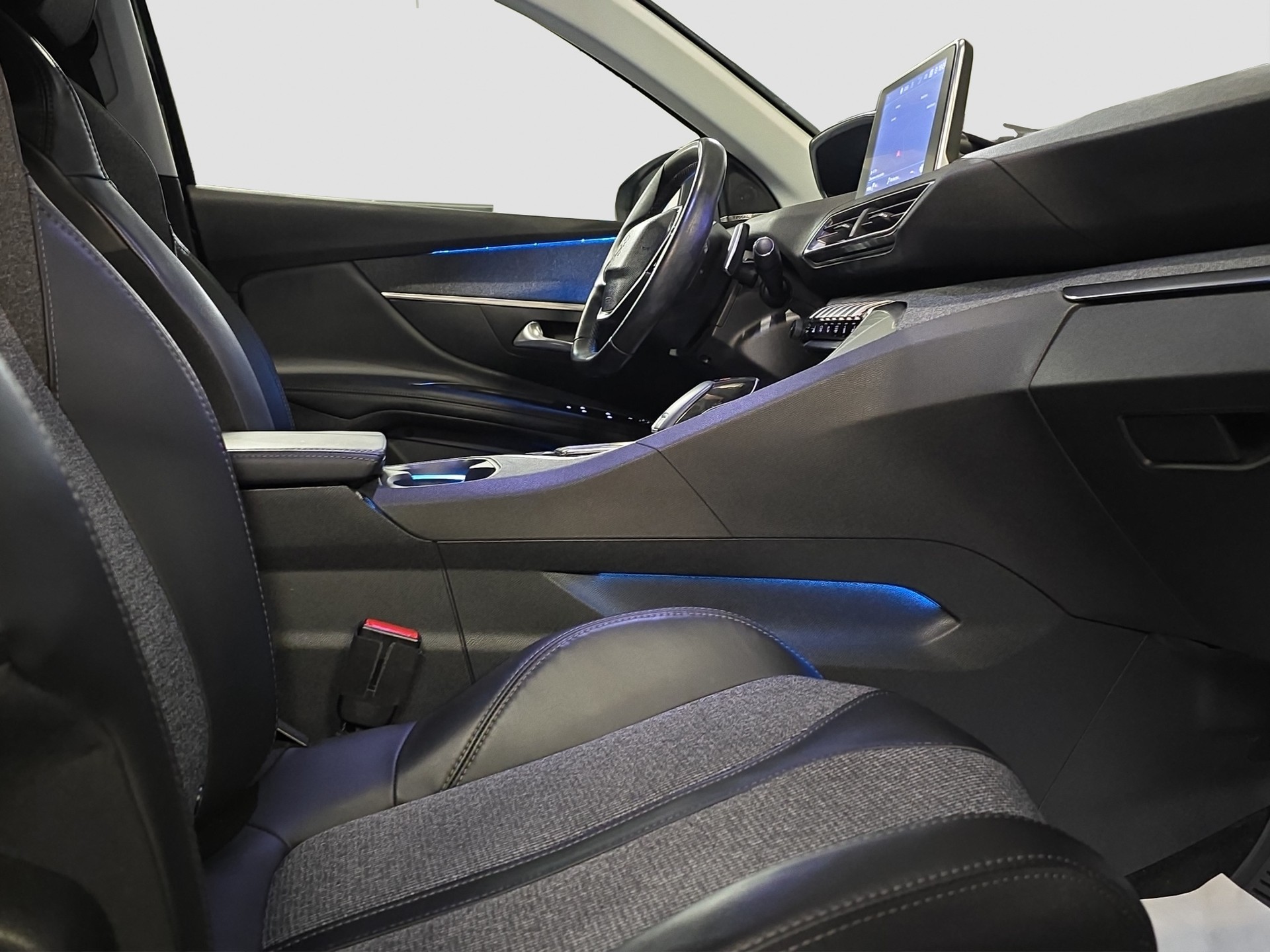 PEUGEOT 3008 1.6 BlueHDi Allure EAT-image-12