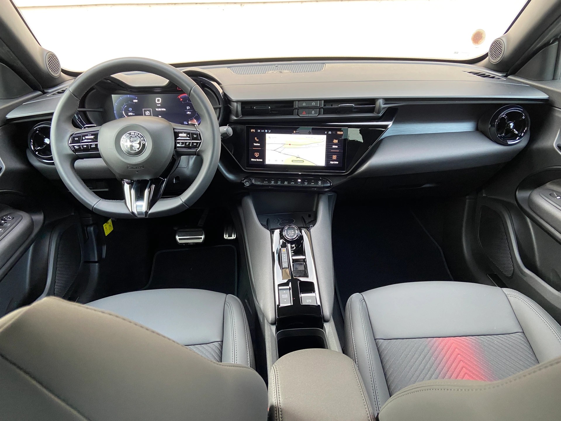 ALFA ROMEO Junior 1.2 48V Hybrid Speciale-showroom-element-3