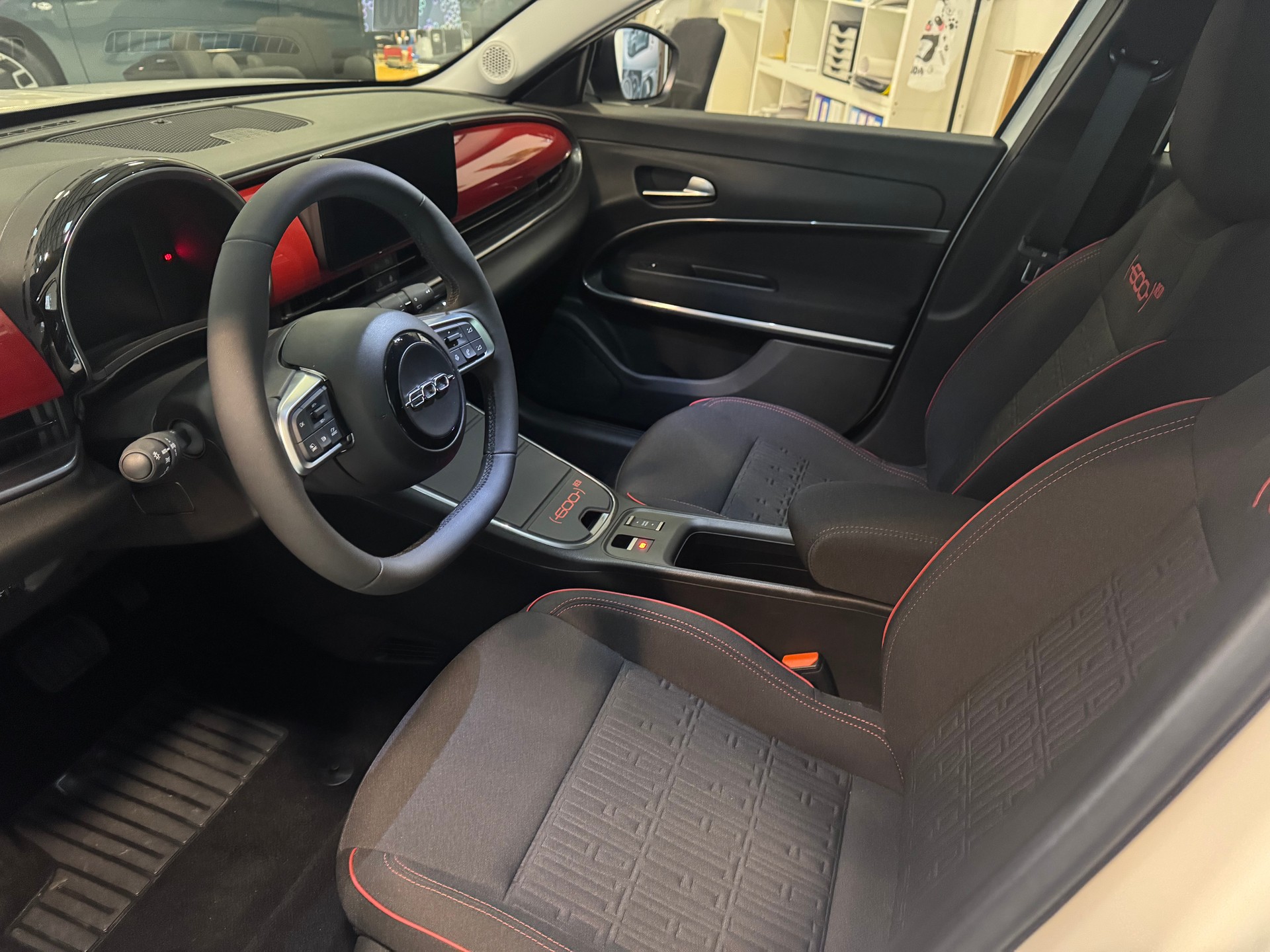 FIAT 600e Red-image-7