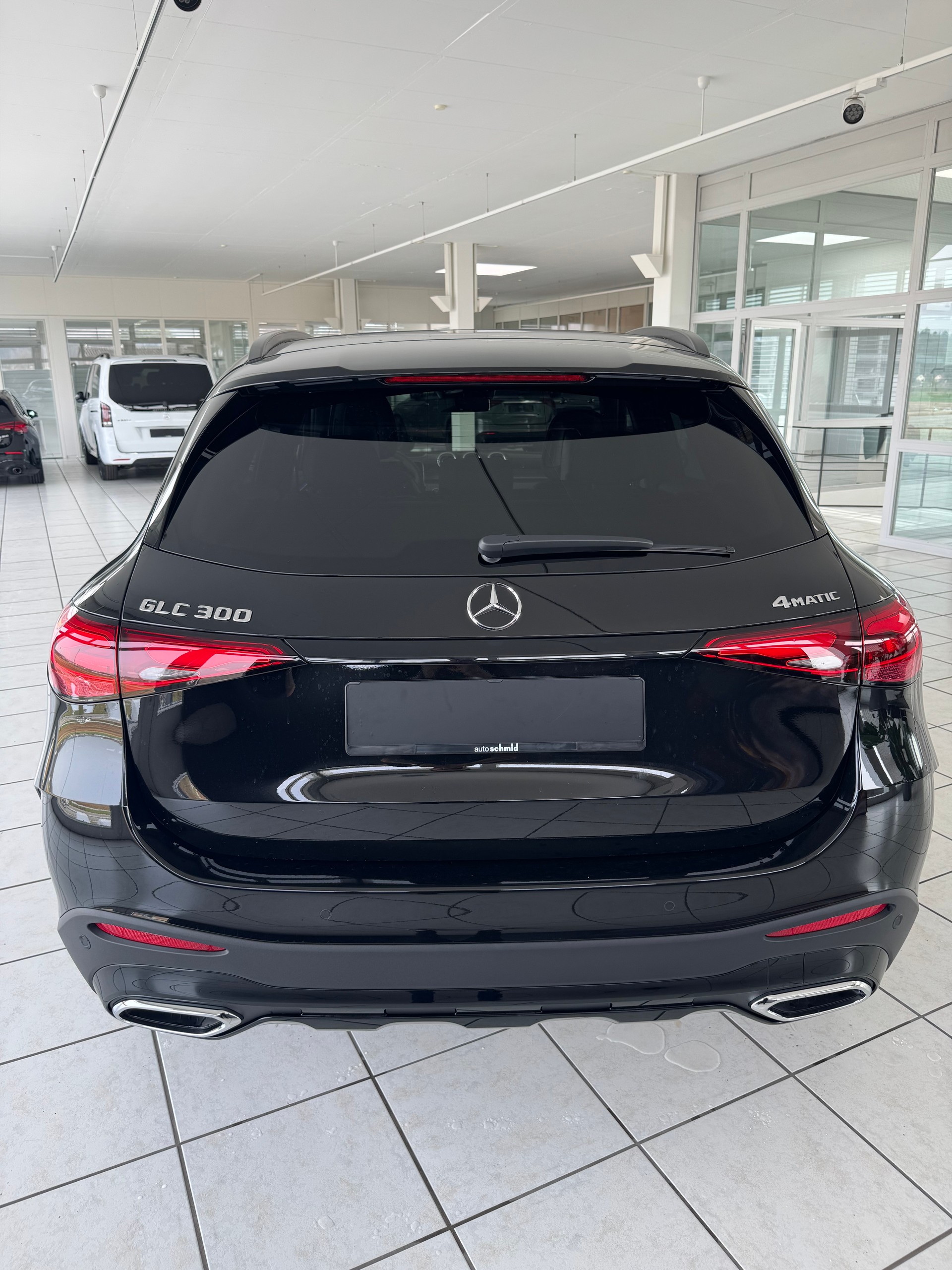 MERCEDES-BENZ GLC 300 4Matic-image-4