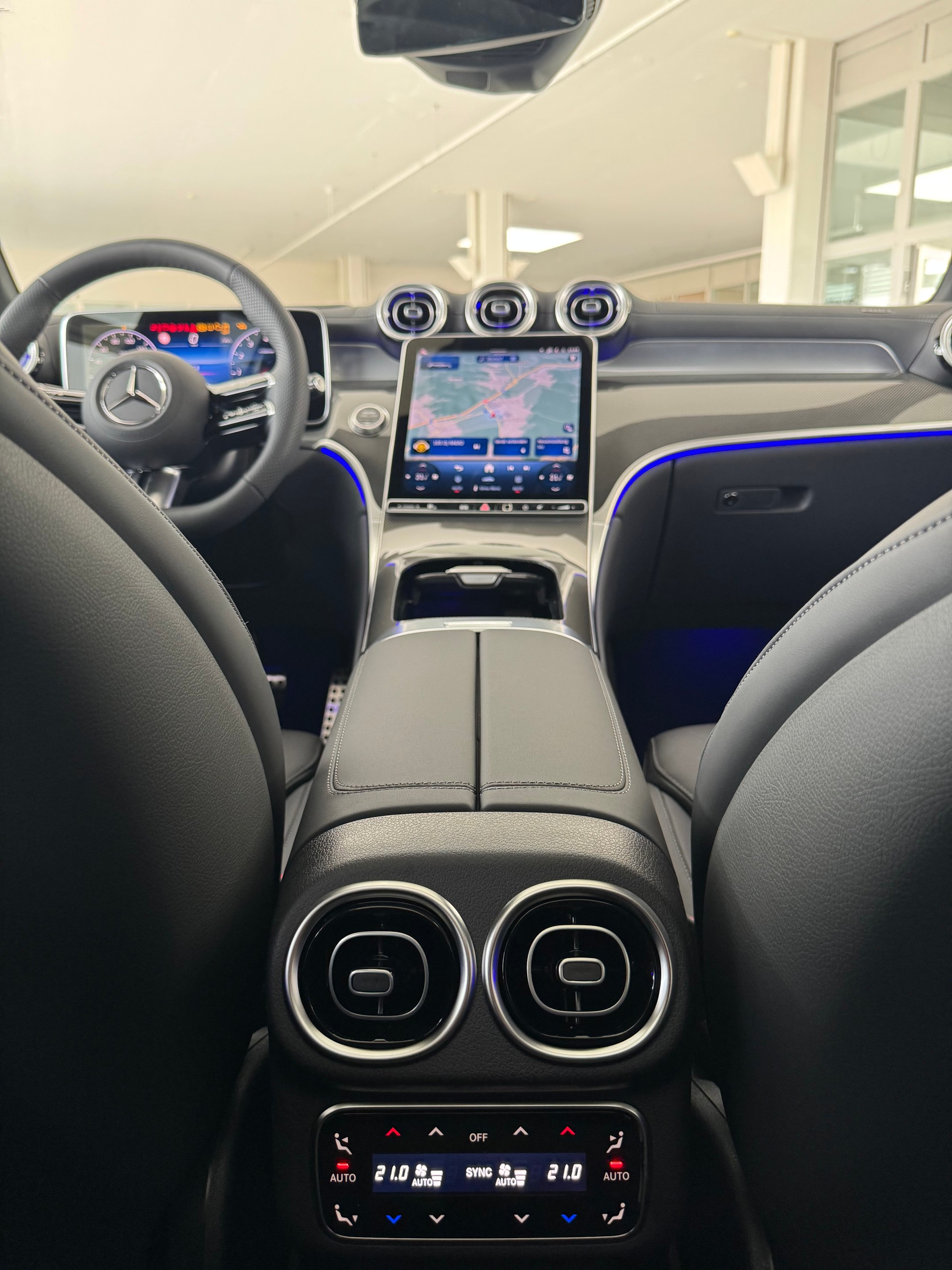 MERCEDES-BENZ GLC 300 4Matic-image-13