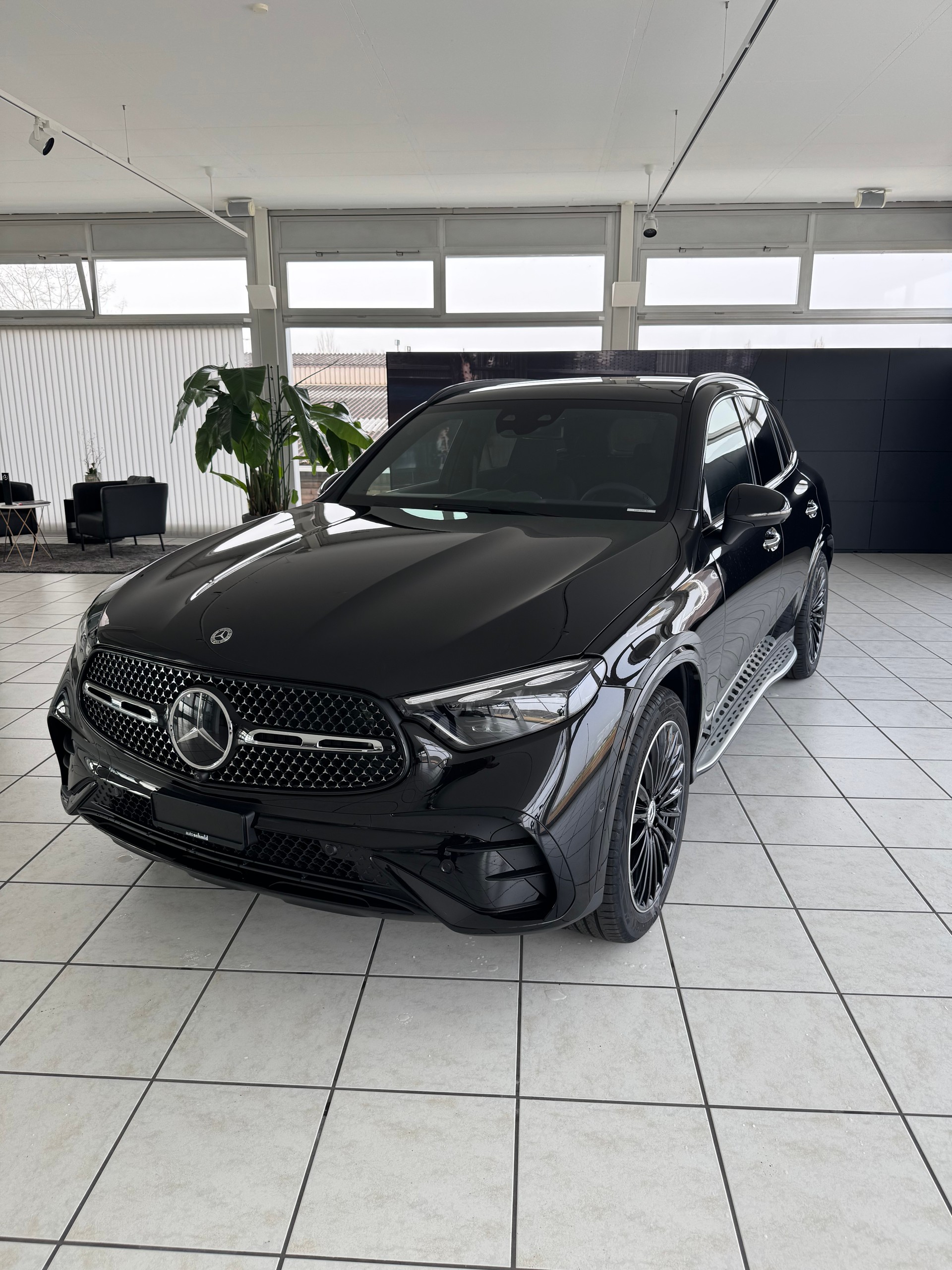 MERCEDES-BENZ GLC 300 4Matic-showroom-element-2