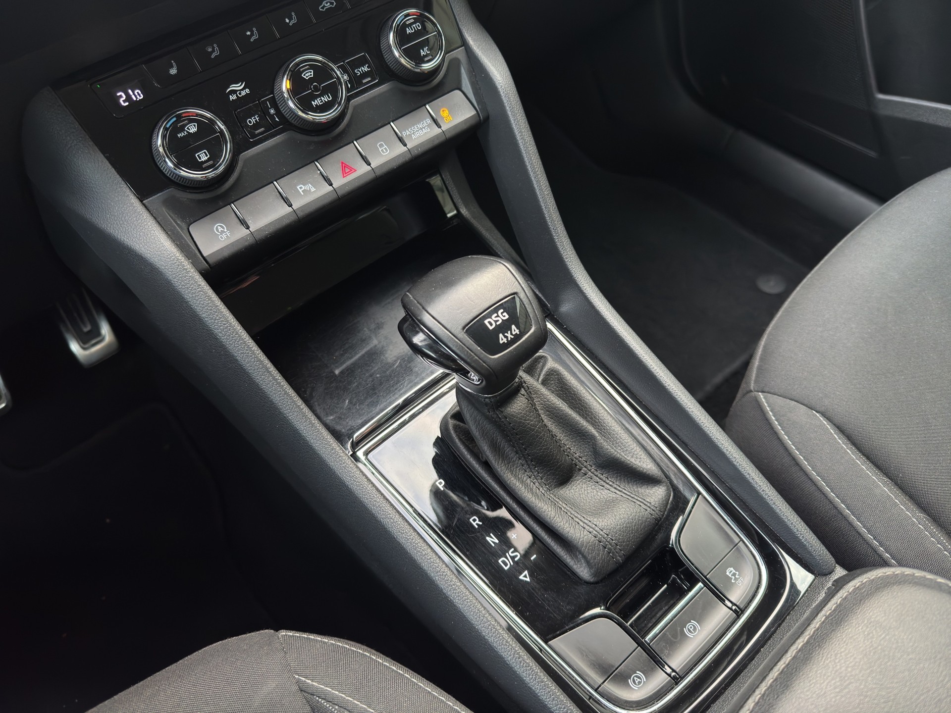 SKODA Karoq 2.0 TDI Ambition 4x4 DSG-image-22