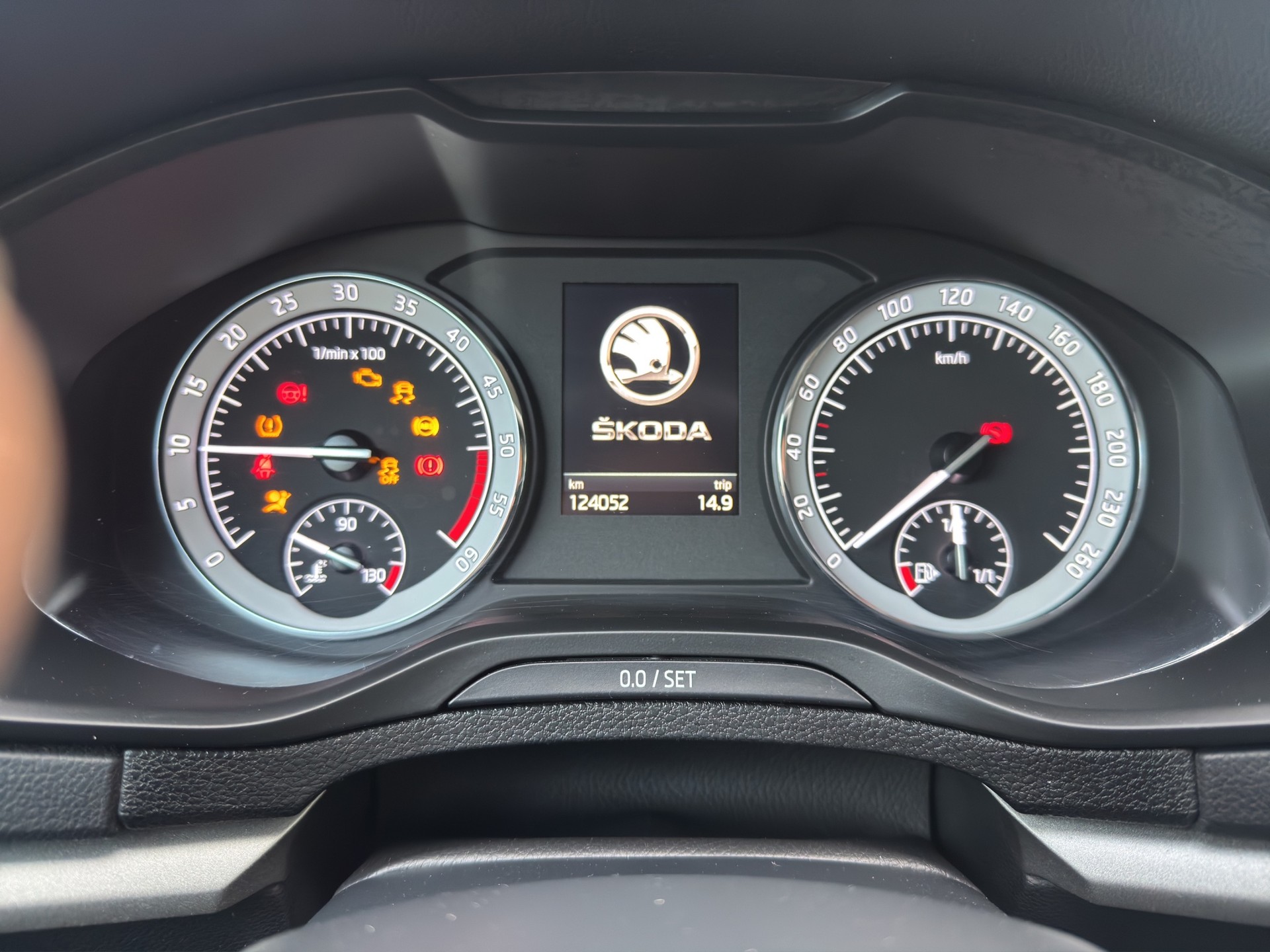 SKODA Karoq 2.0 TDI Ambition 4x4 DSG-image-20
