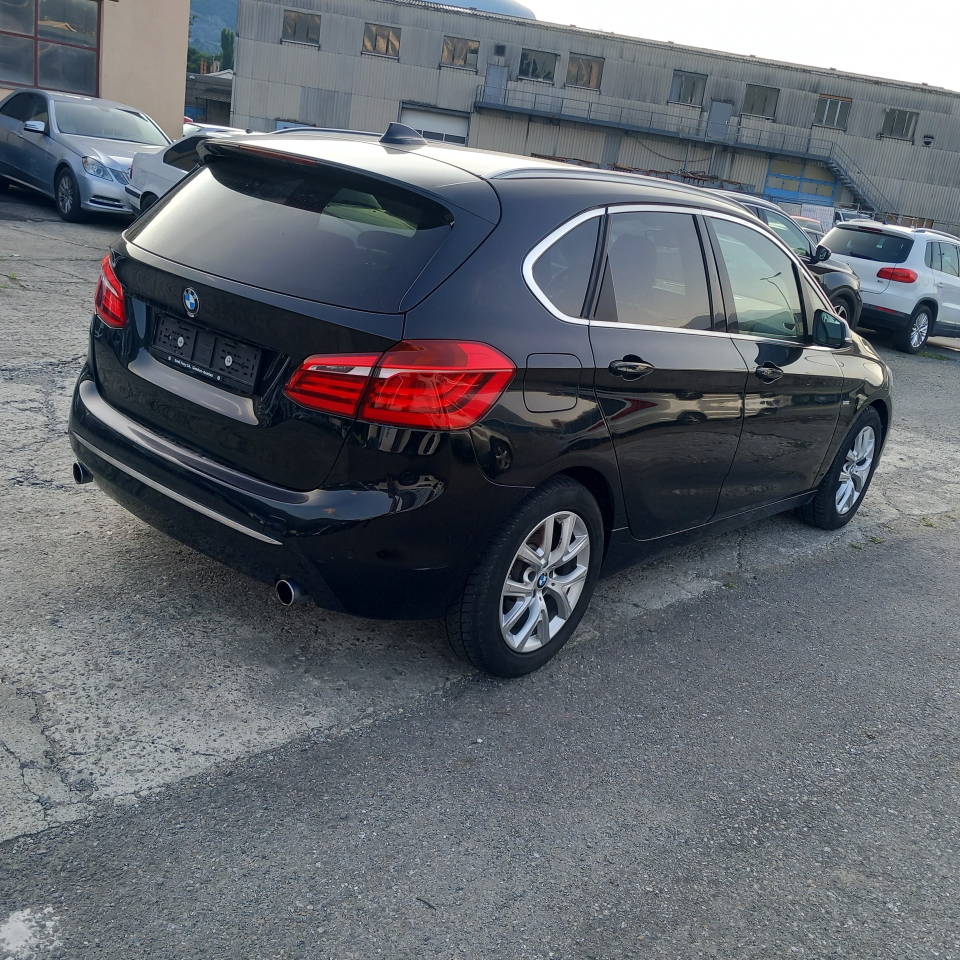 BMW 220d xDrive Active Tourer Luxury Line Steptronic-image-4
