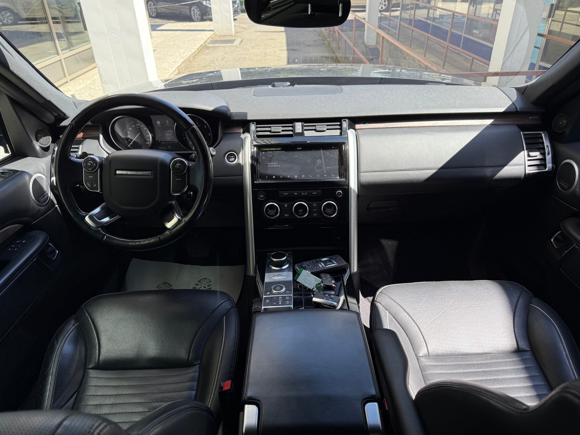 LAND ROVER Discovery 3.0 SDV6 SE Automatic-image-7